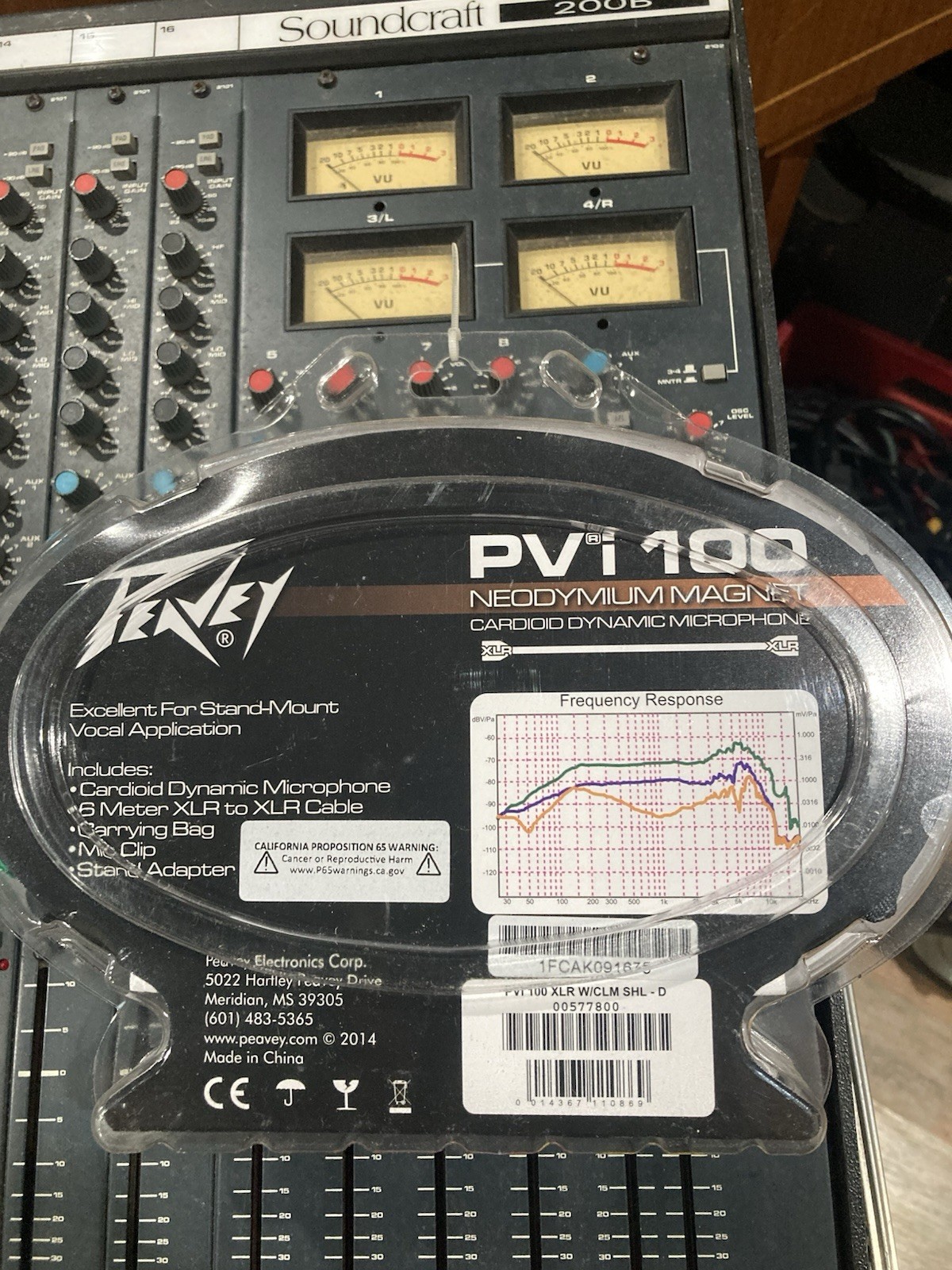Peavey PVi 100 Dynamic Cardiod Microphone with XLR Cable