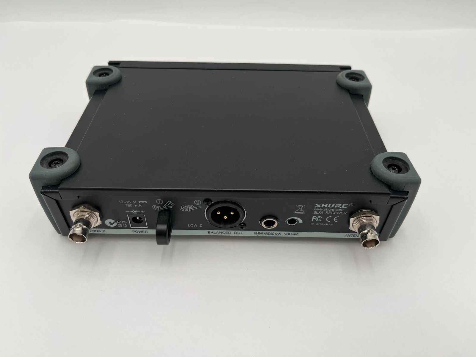 SHURE SLX4 J3 WIRELESS RECEIVER – 572 – 596MHz LOT OF 2 UNITS