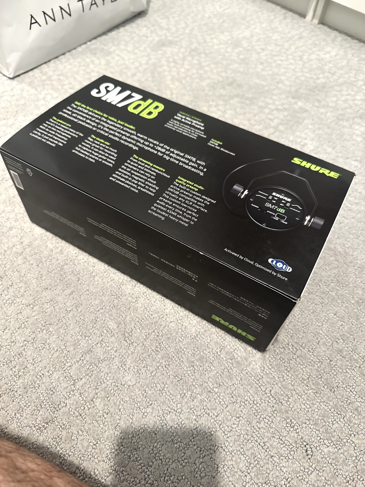 Shure SM7DB Active Dynamic Cardioid Vocal Microphone with Built-in Preamp