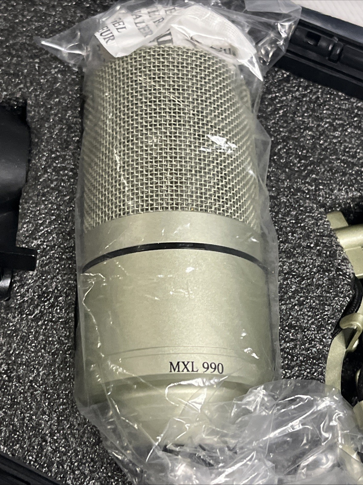 MXL 990 Large Diaphragm Condenser Microphone Studio Vocal Recording Shockmount
