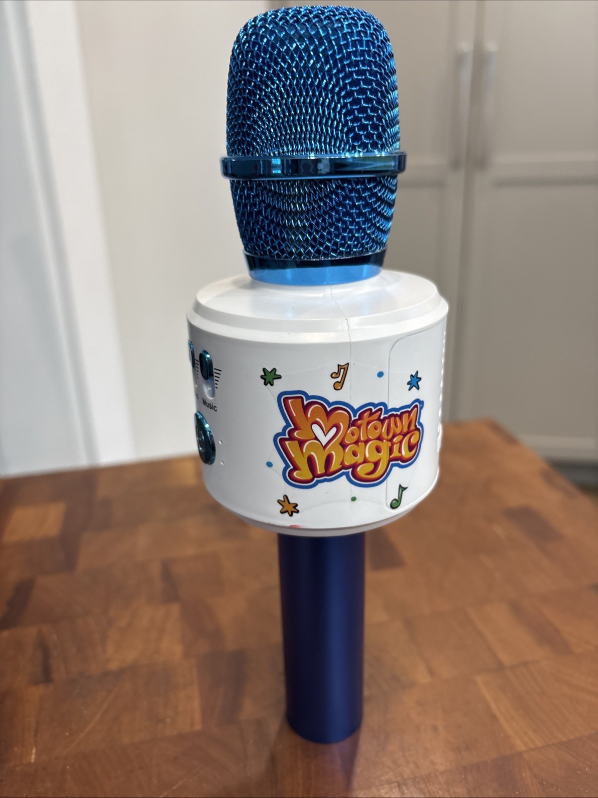 Motown Magic Bluetooth Karaoke Microphone Pre-Loaded 30 songs Netflix Blue