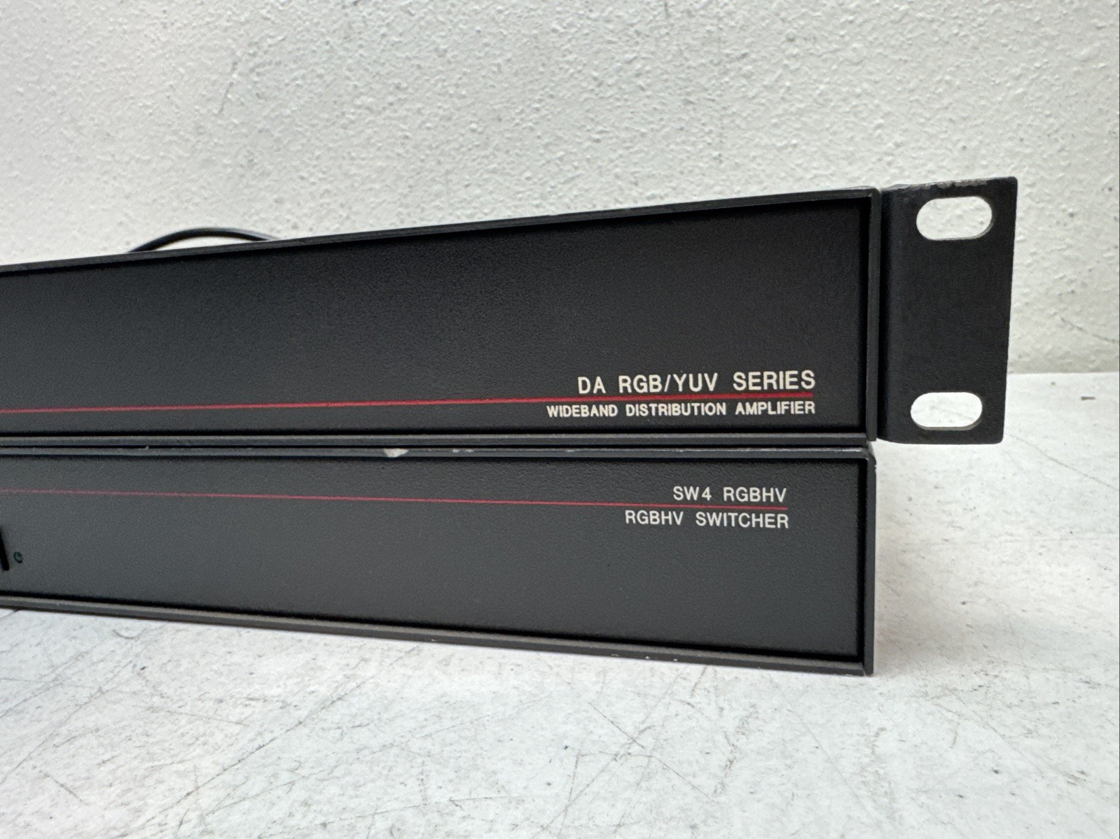 2 Extron DA RGB/YUV Series Wideband Distribution Amplifier DA6 RGBHV / SW4