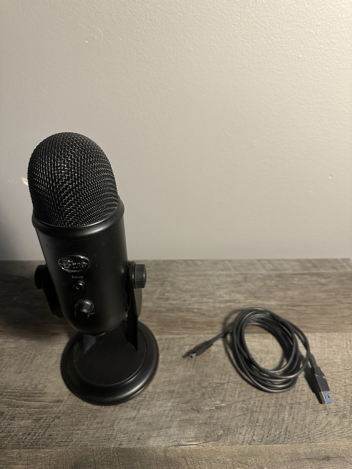 Logitech Blue Yeti Multi-Pattern USB Microphone With Blue Voice