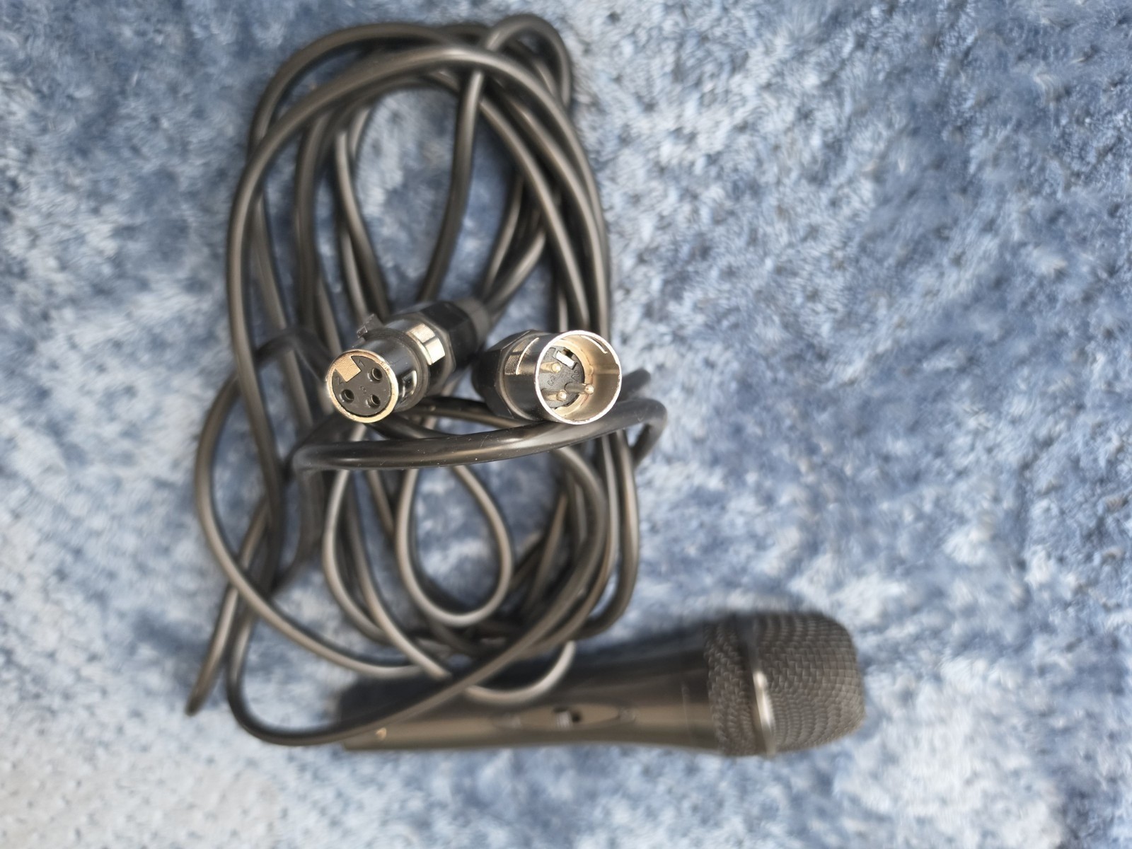 Dynamic Handheld/Stand-Held Microphone, Wired XLR 3-Pin, On/Off, Black