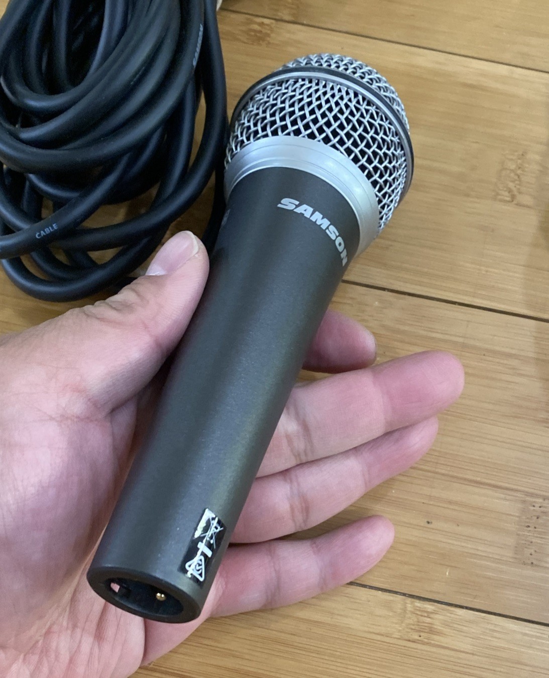 2x Samson Q6 Dynamic Handheld Microphone Vocal Instrument with Cables Excellent