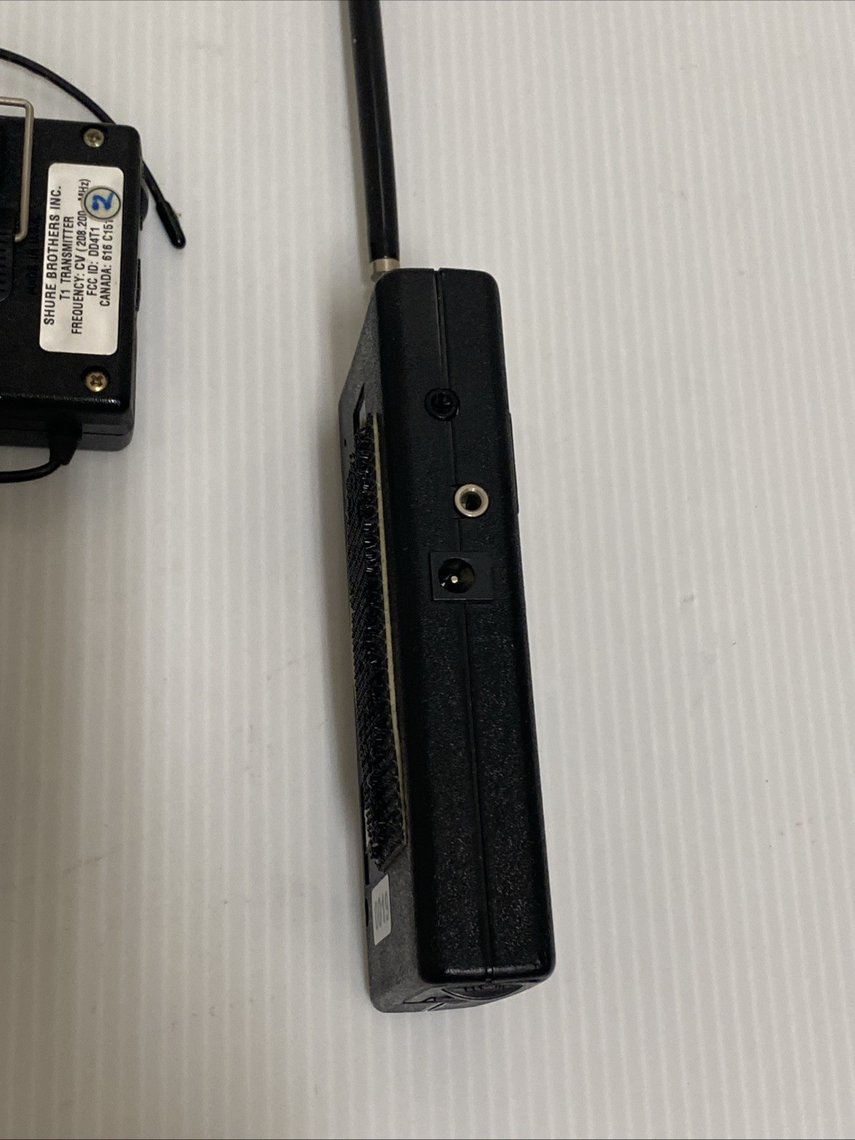 Shure T1 Guitarist Transmitter Unit – CV Frequency (208.200 MHz) – UNTESTED