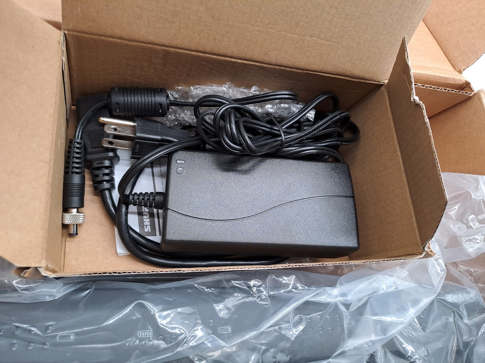 Shure MXWNCS8 Microflex wireless 8-Port Networked Charging Station