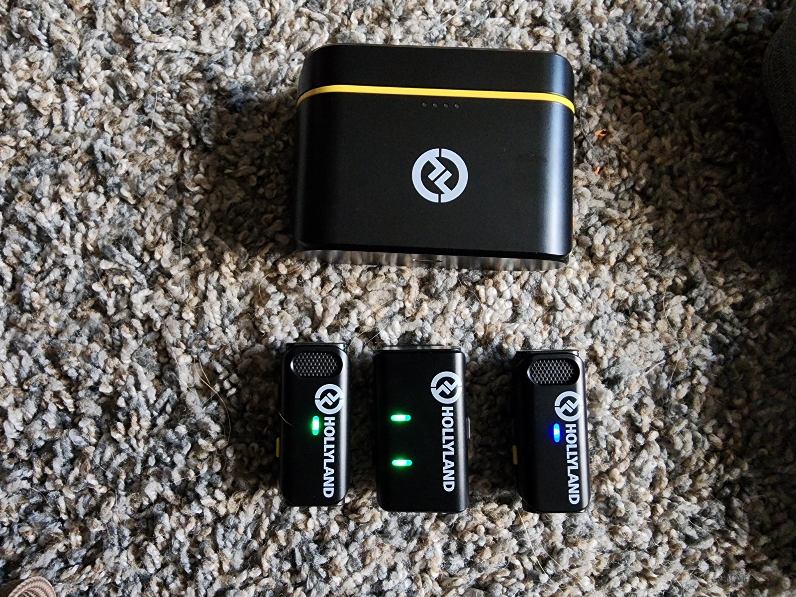 Hollyland Lark M1 Wireless Microphone Set 2X Lavalier, 2.4GHz, Noise-Cancelling