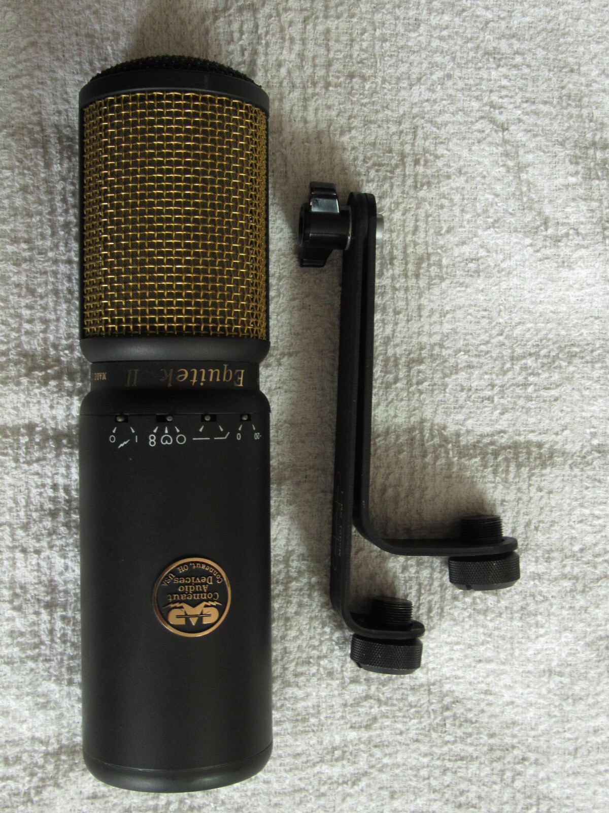 CAD Equitek II – Multi-pattern, Medium Diaphragm Condenser Microphone with case.