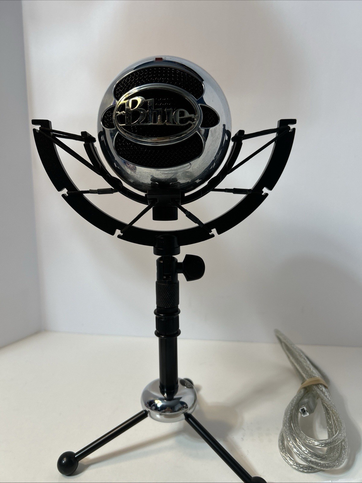 Blue Microphone Snowball USB Mic W/ Tripod Stand & Charging Cord