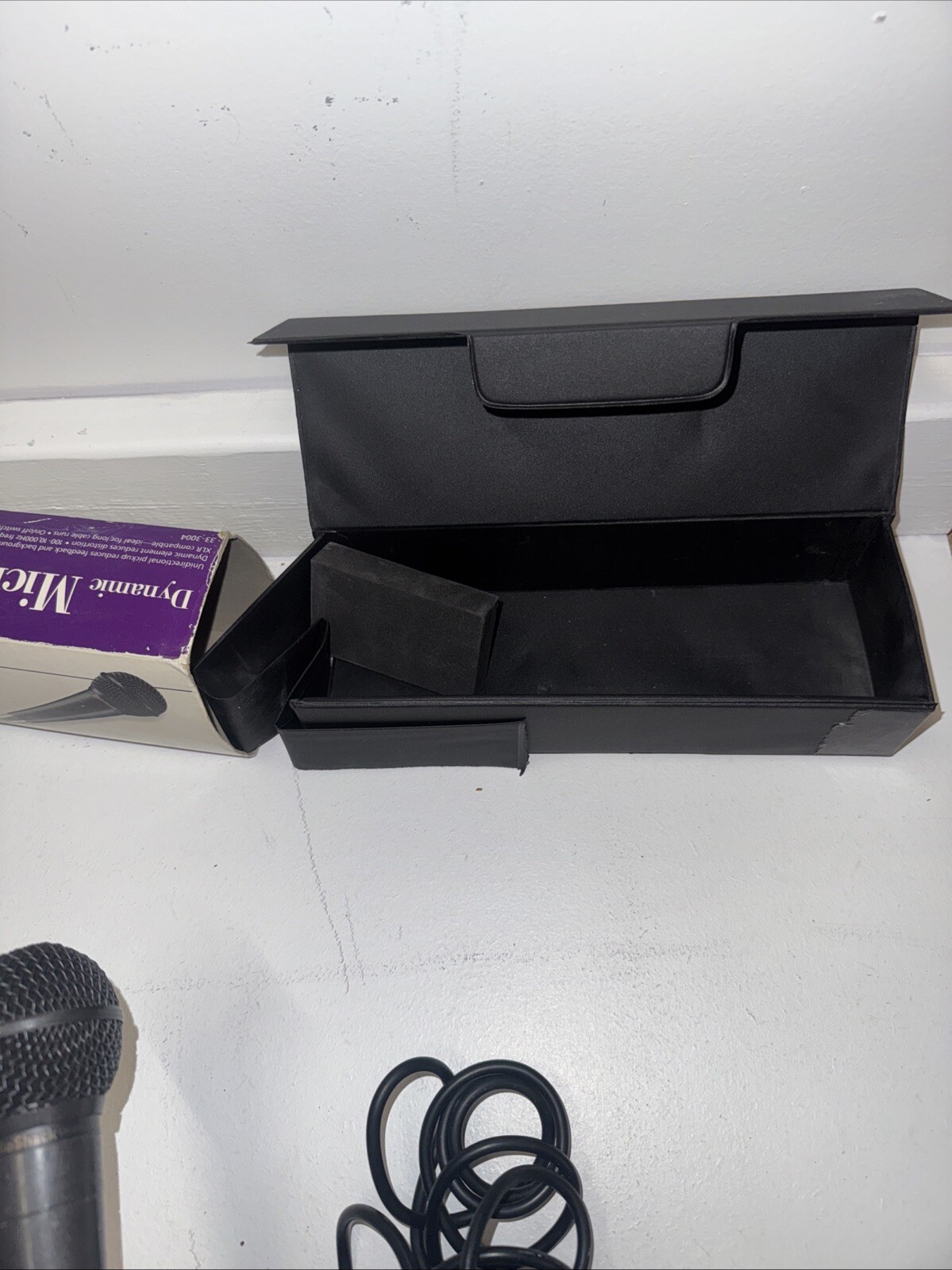 Radioshack 33-3004 Handheld Unidirectional Dynamic Microphone w/ Case Untested