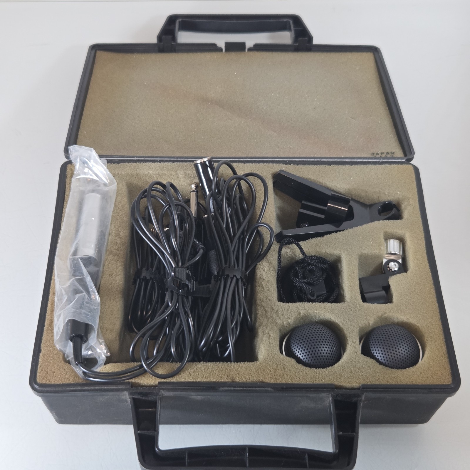 Realistic Pro-100 Microphone System 1949B – 1 Pair Mics + Accessories