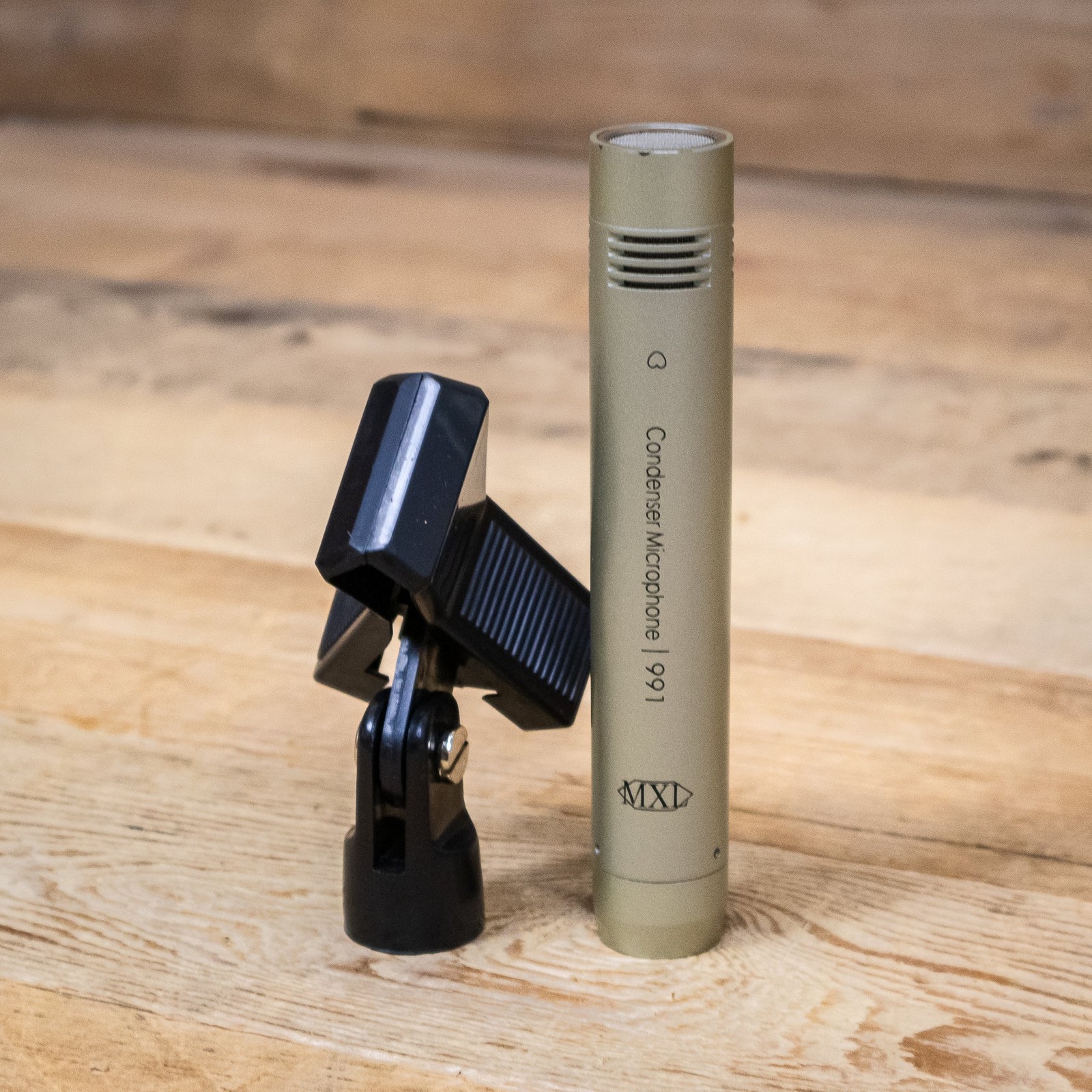 MXL 991 Small Diaphragm Condenser Microphone with Clip Voice Vocal Mic U283296