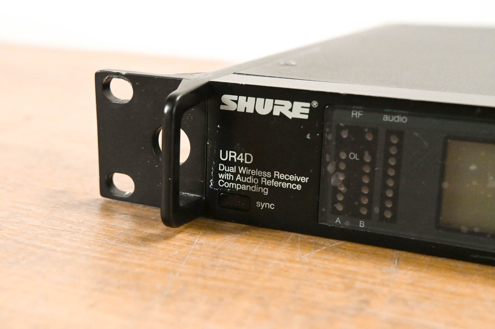 Shure UR4D Dual-Channel UHF Wireless Receiver – L3 Band: 638-698 MHz CG0128Q