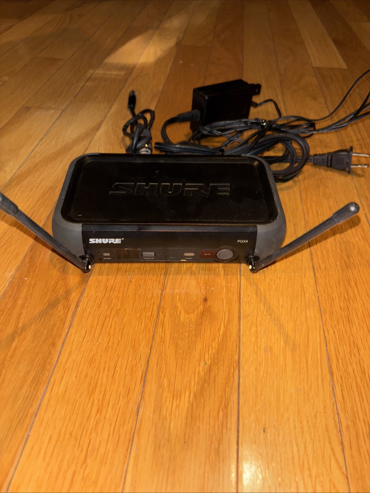 Shure PGX4 Wireless Receiver h6. with power cord and plug