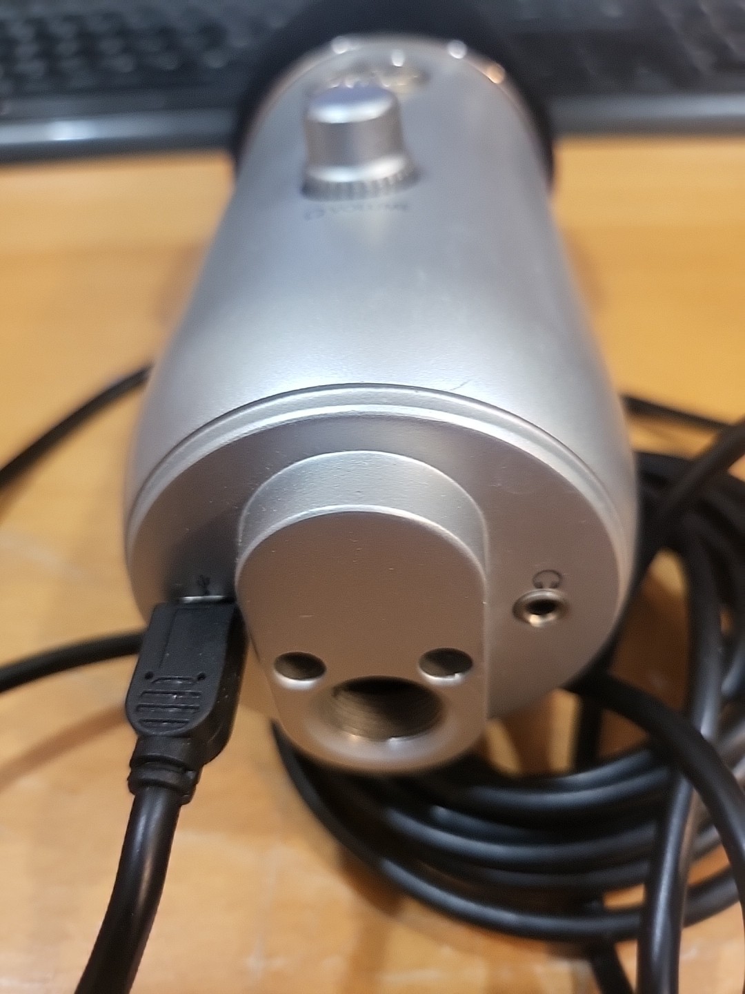 Blue Yeti USB Microphone – Silver, Microphone ONLY no Holder READ