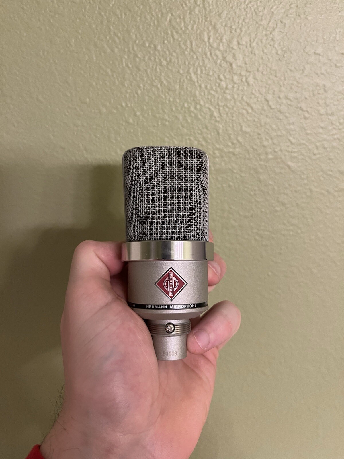 Neumann TLM 102 Condenser Microphone – Silver