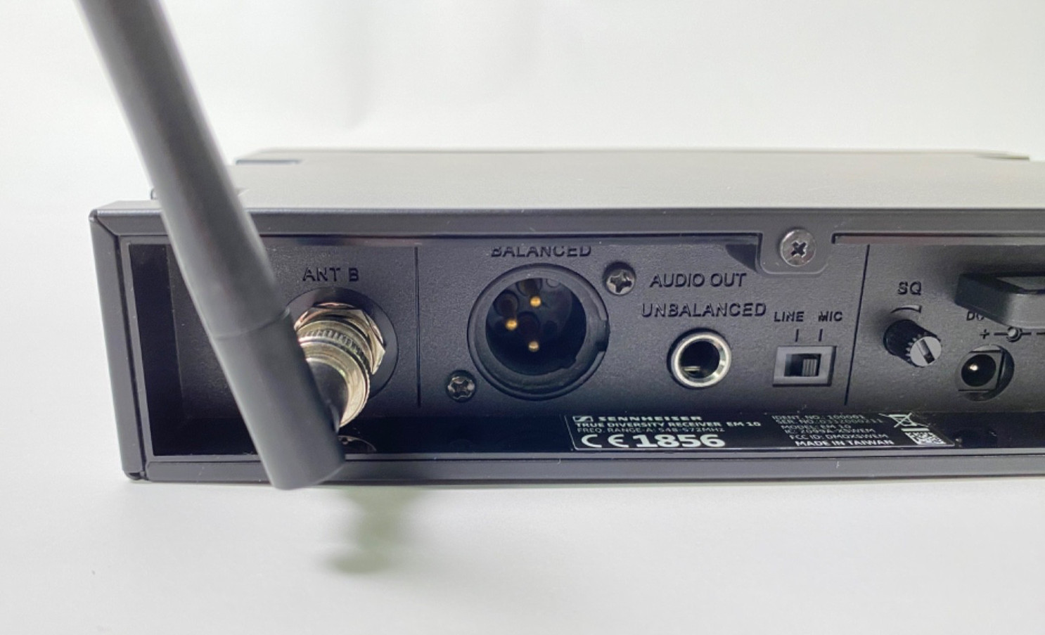 Sennheiser True Diversity EM 10 Receiver 548-572 MHz w/ Antennas *POWER TESTED