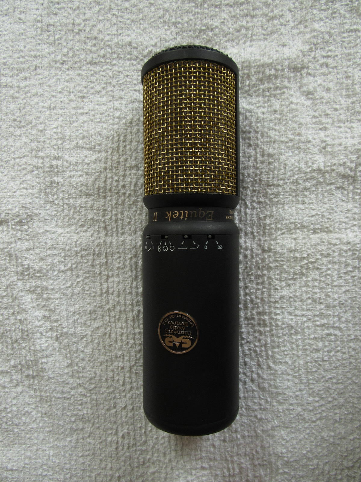 CAD Equitek II – Multi-pattern, Medium Diaphragm Condenser Microphone with case.