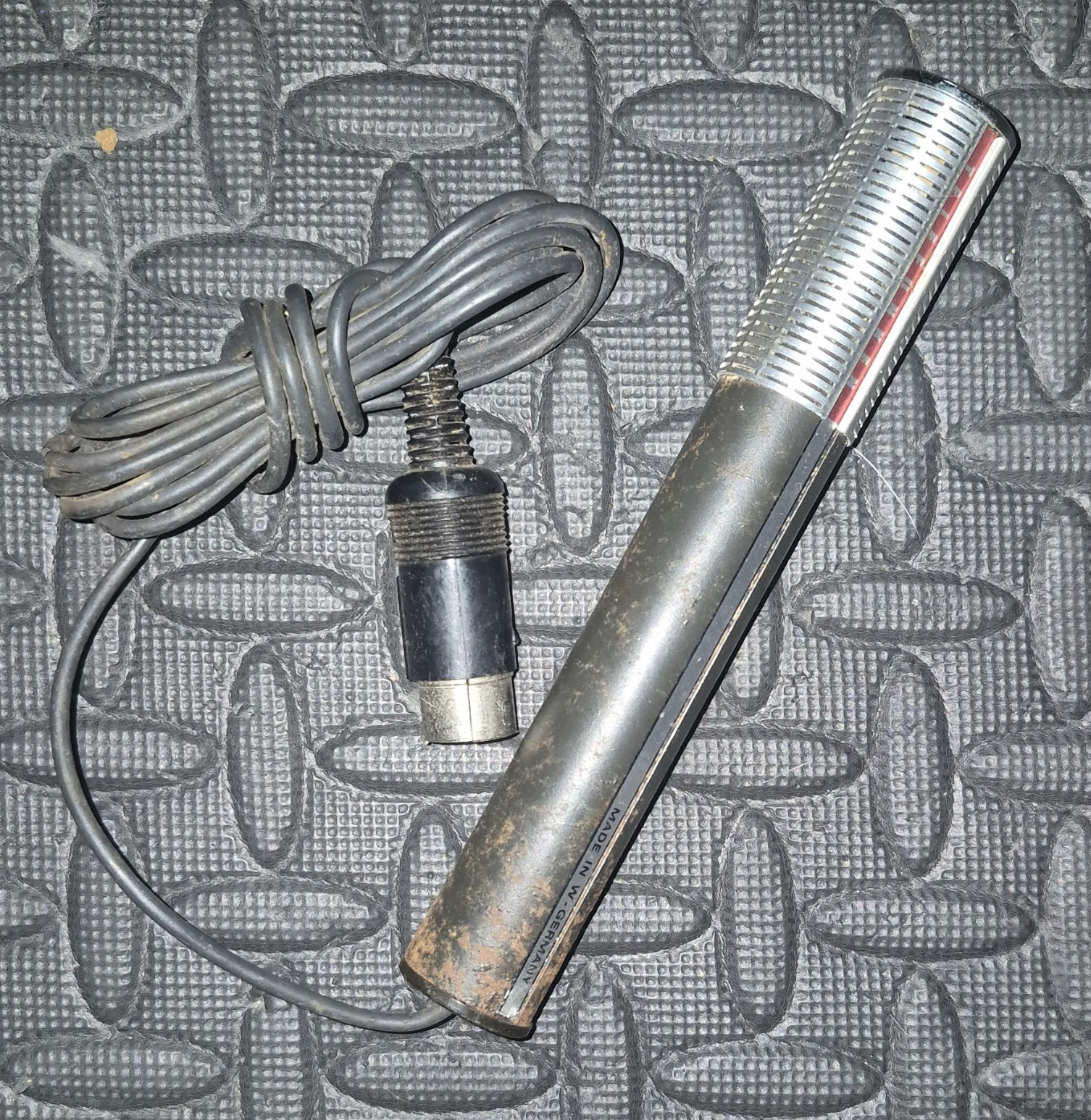 TD-27 Wired Handheld/Stand-Held Microphone Silver/Black, MPN TD-27