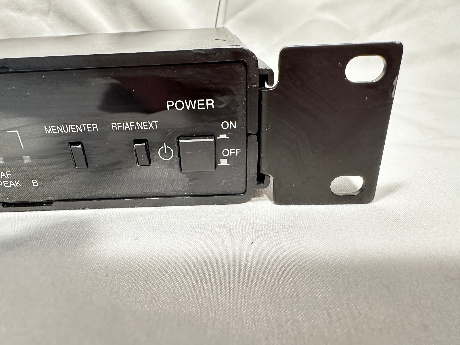 TOA WT-4800 Diversity Wireless Tuner w/Rack Mount