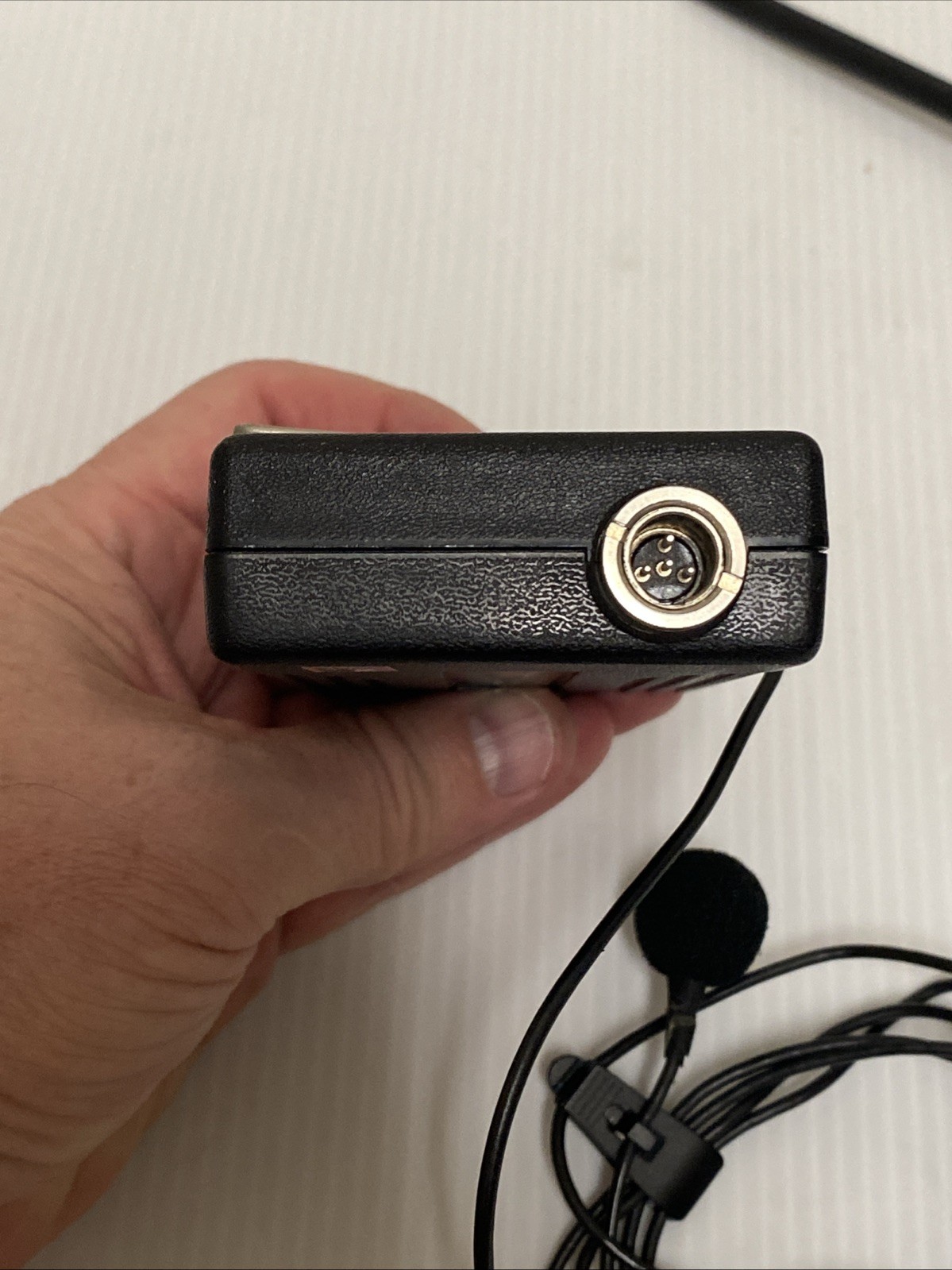 Shure T1 Guitarist Transmitter Unit – CV Frequency (208.200 MHz) – UNTESTED
