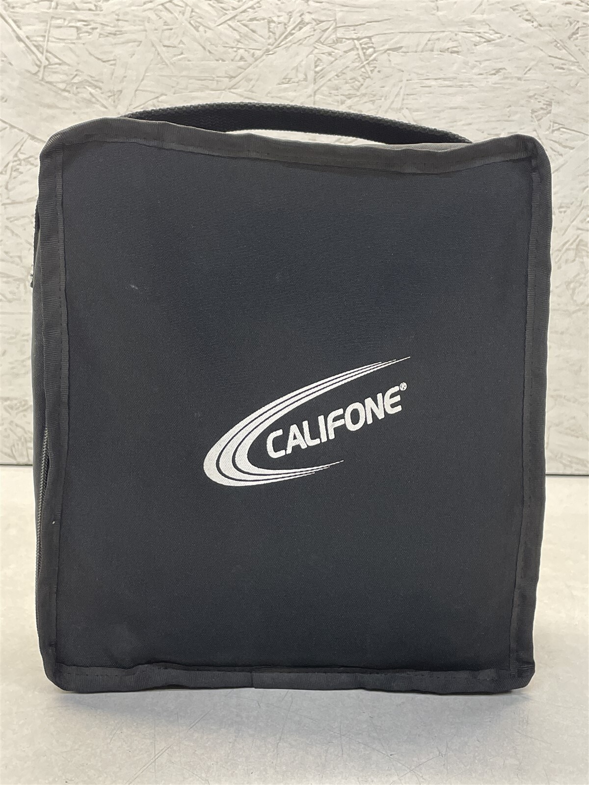 CALIFONE PA PRO PA-10a WIRELESS PA SYSTEM W/ WM-960V MICROPHONE IN BAG