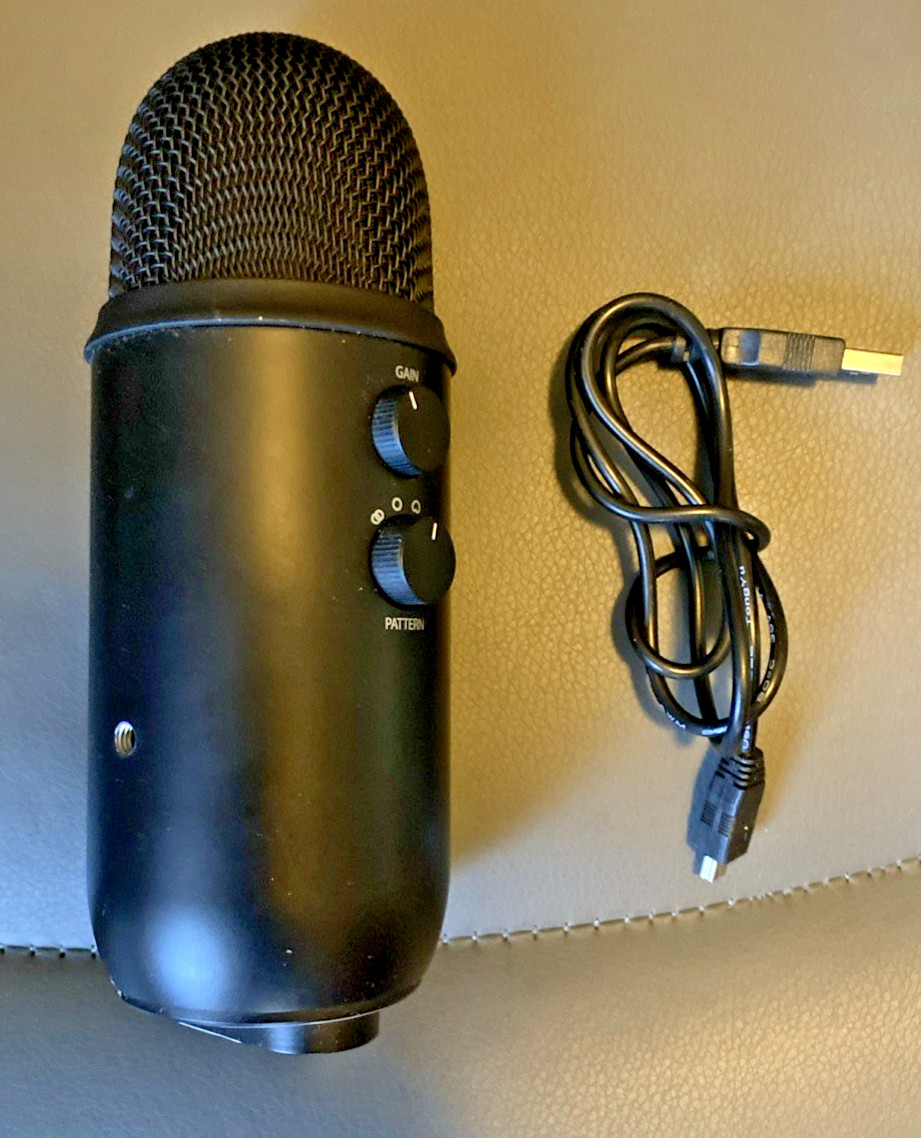 Blue Yeti Professional Condenser Microphone A00121 No Stand
