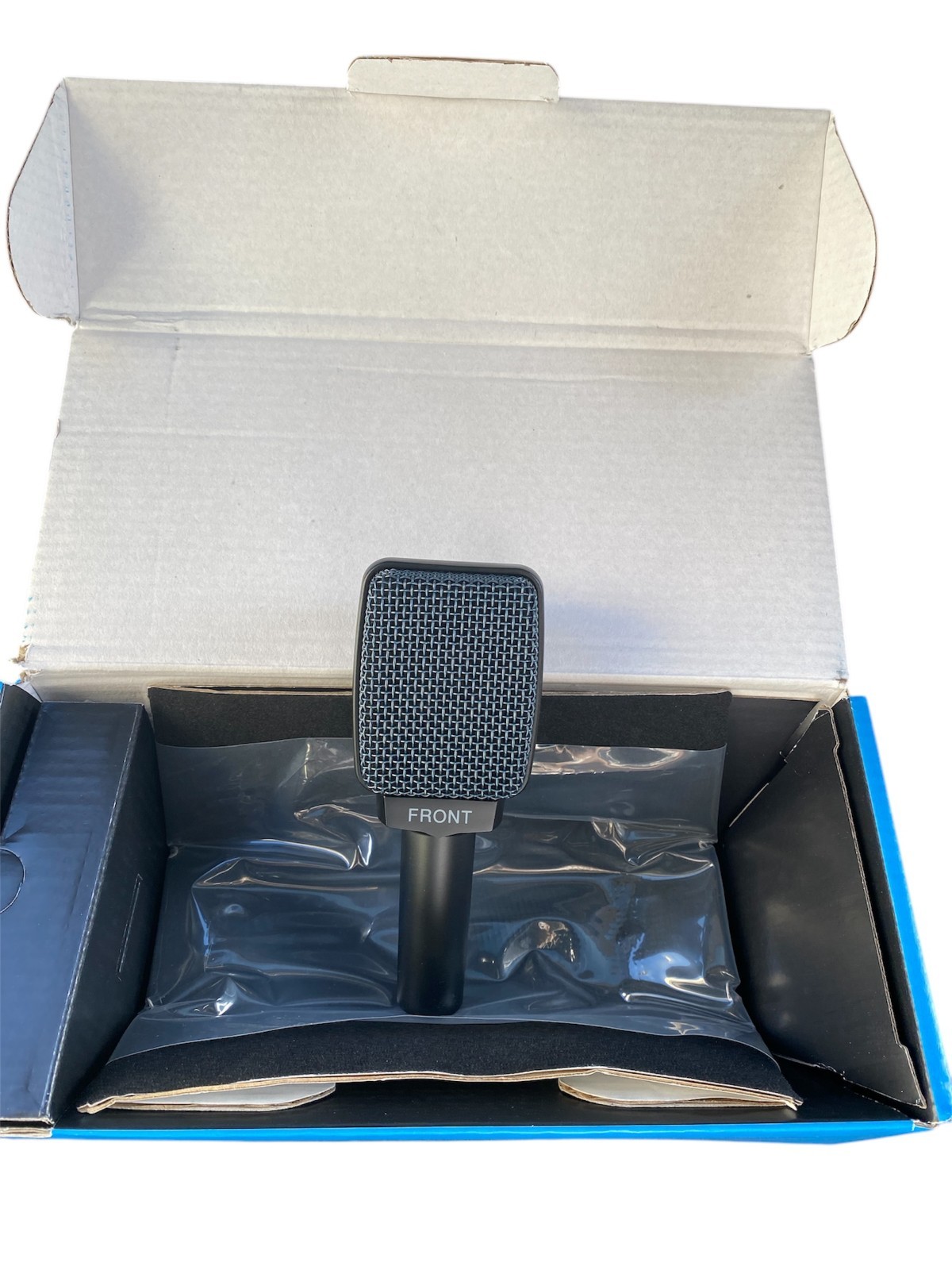 e 906 Dynamic Wired Professional Microphone