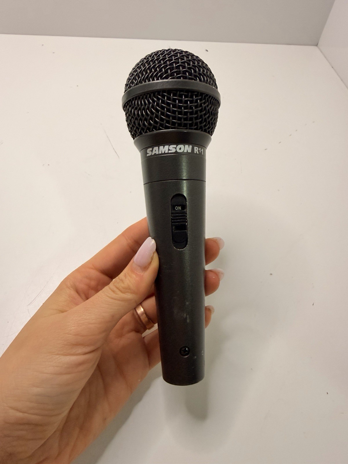 Samson R11 Dynamic Handheld Microphone XLR Used
