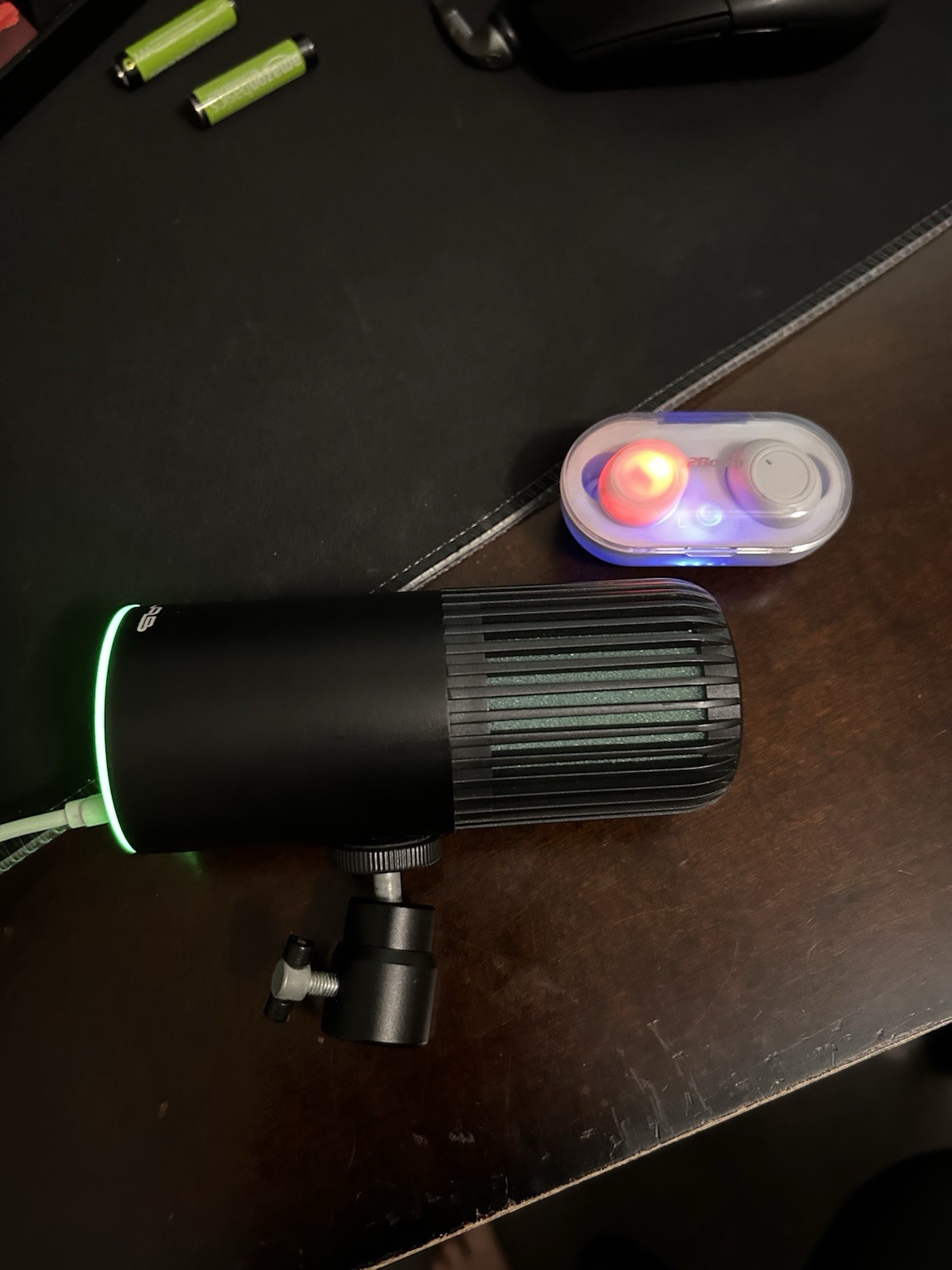 JLAB TALK GO MICROPHONE NO STAND AND 2BOOM WIRELESS EARPHONES