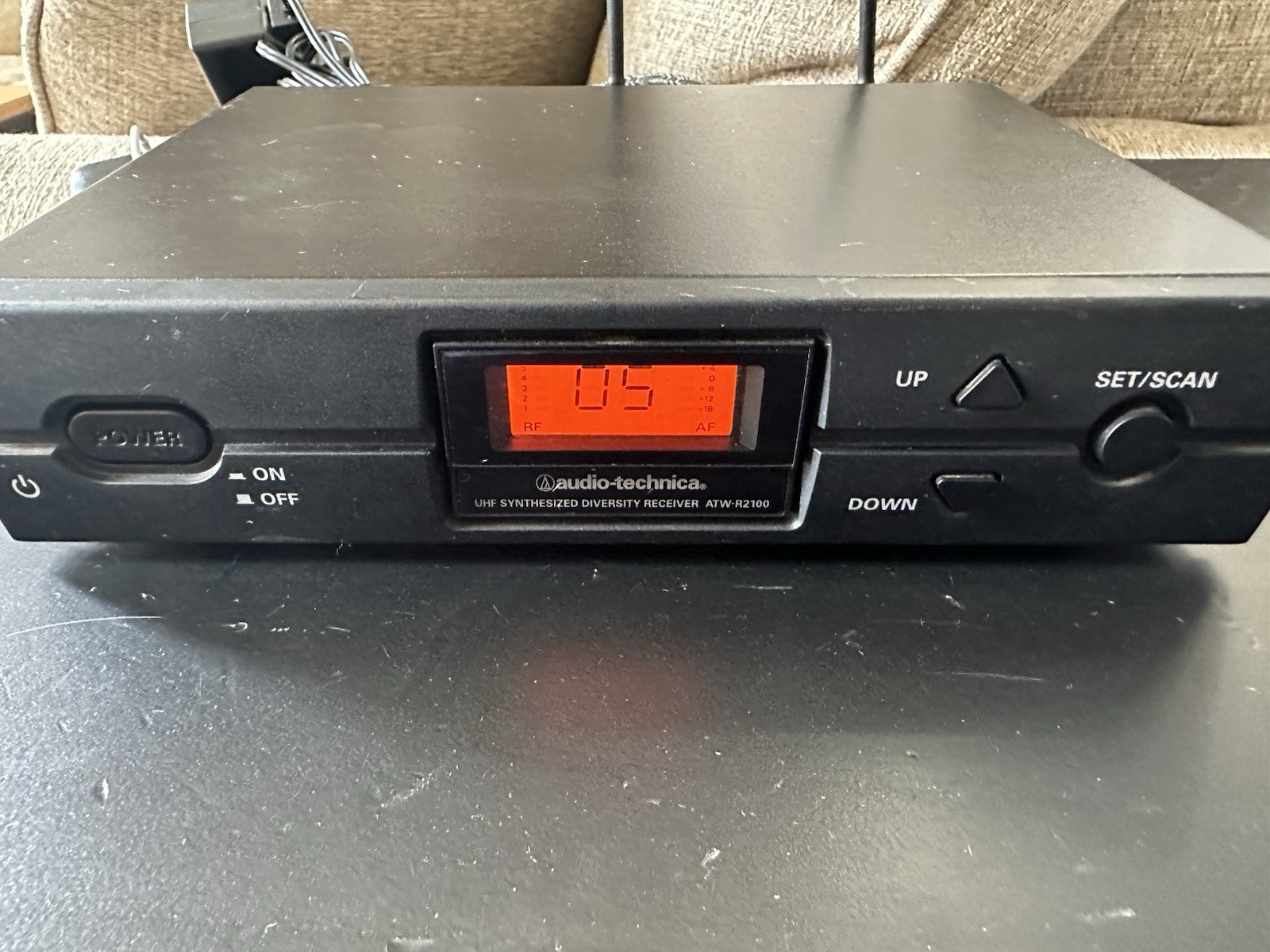 Audio-Technica ATW-R2100 UHF Synthesized Diversity Receiver Freq 655-680 Mhz