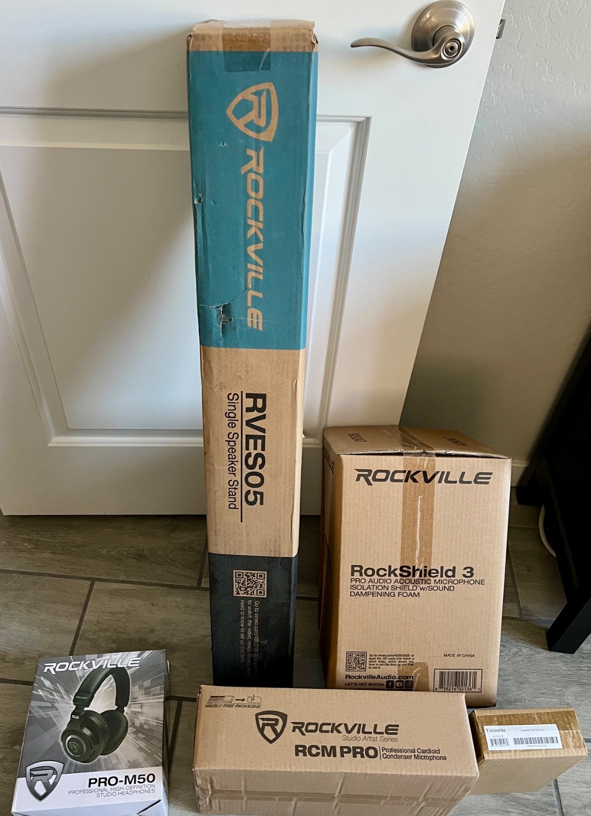 Mic and Preamp bundle – Rockville Mic Bundle and Focusrite Scarlett 2i2 Preamp