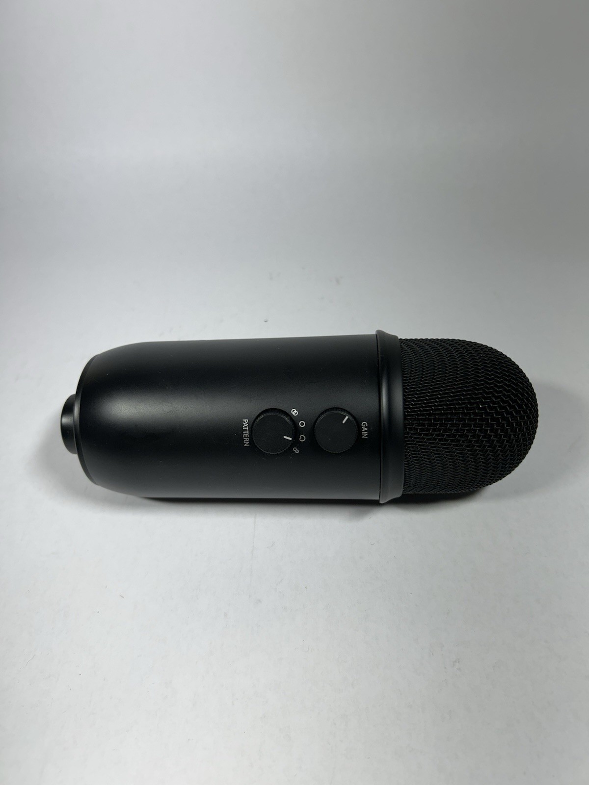 Blue Yeti Professional Multi-Pattern USB Condenser Microphone – No Cord or Bolts
