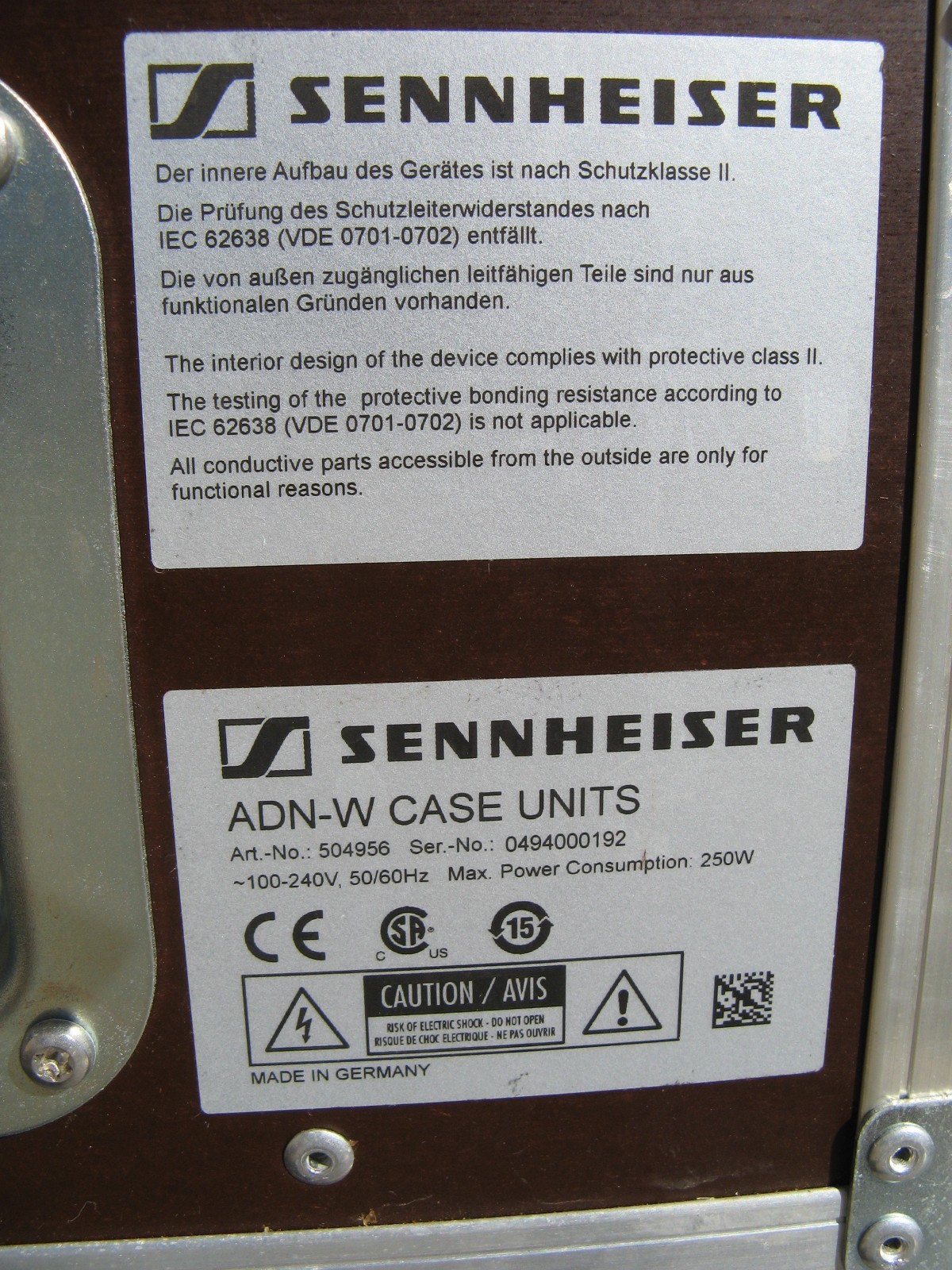 Sennheiser ADN-W Case Units Wireless case holder and charger