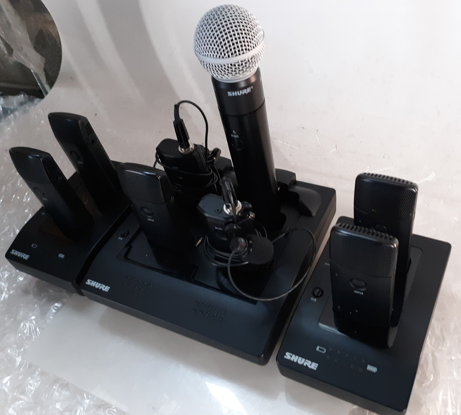 Shure Bundle MXWNCS4 Charging Station 3xMXW6/C 2xMXW6/O 2xMXWNCS2 2xMXW1/0 MXW2