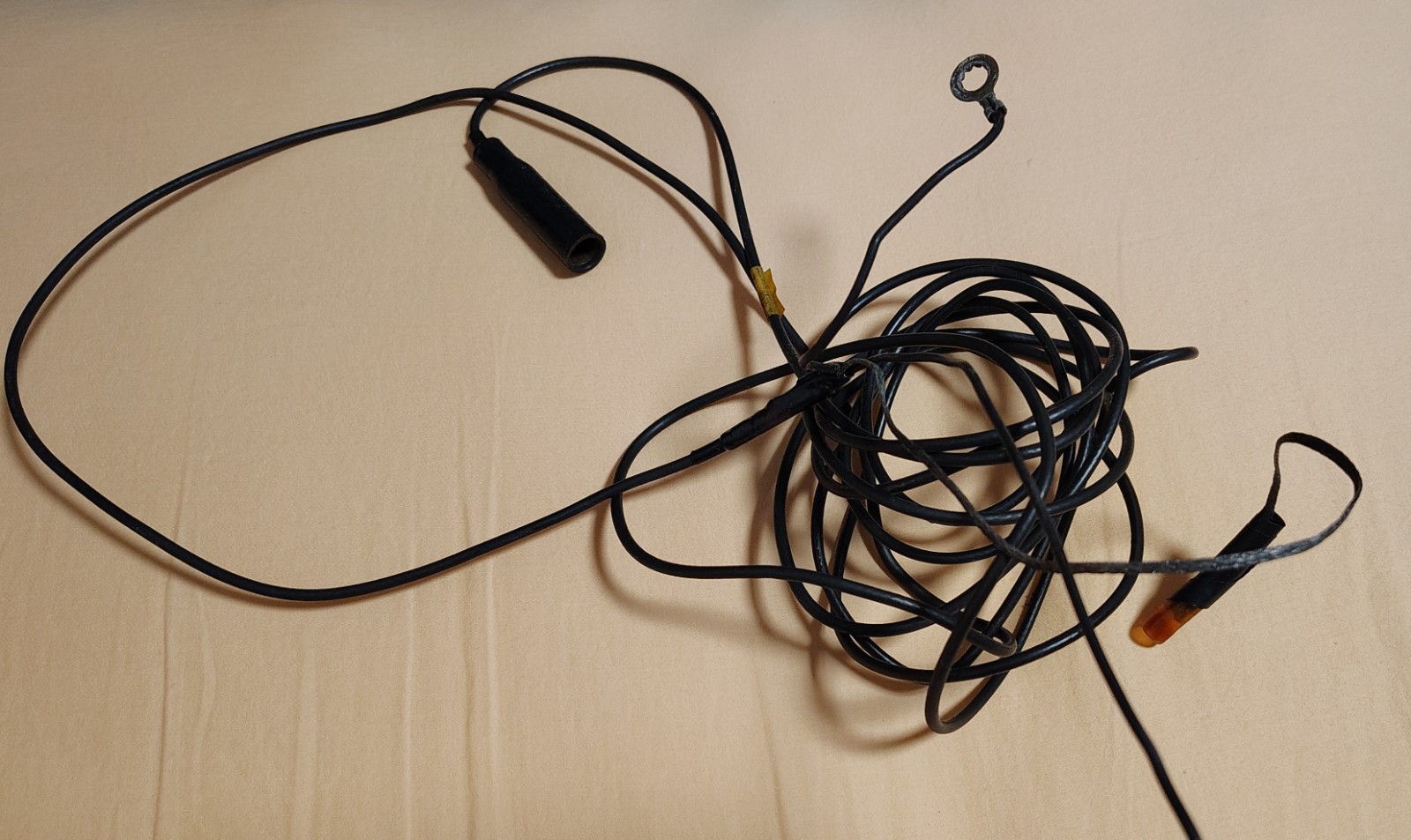 1987 300ZX diversity antenna cable – stereo to hatch – missing one connector