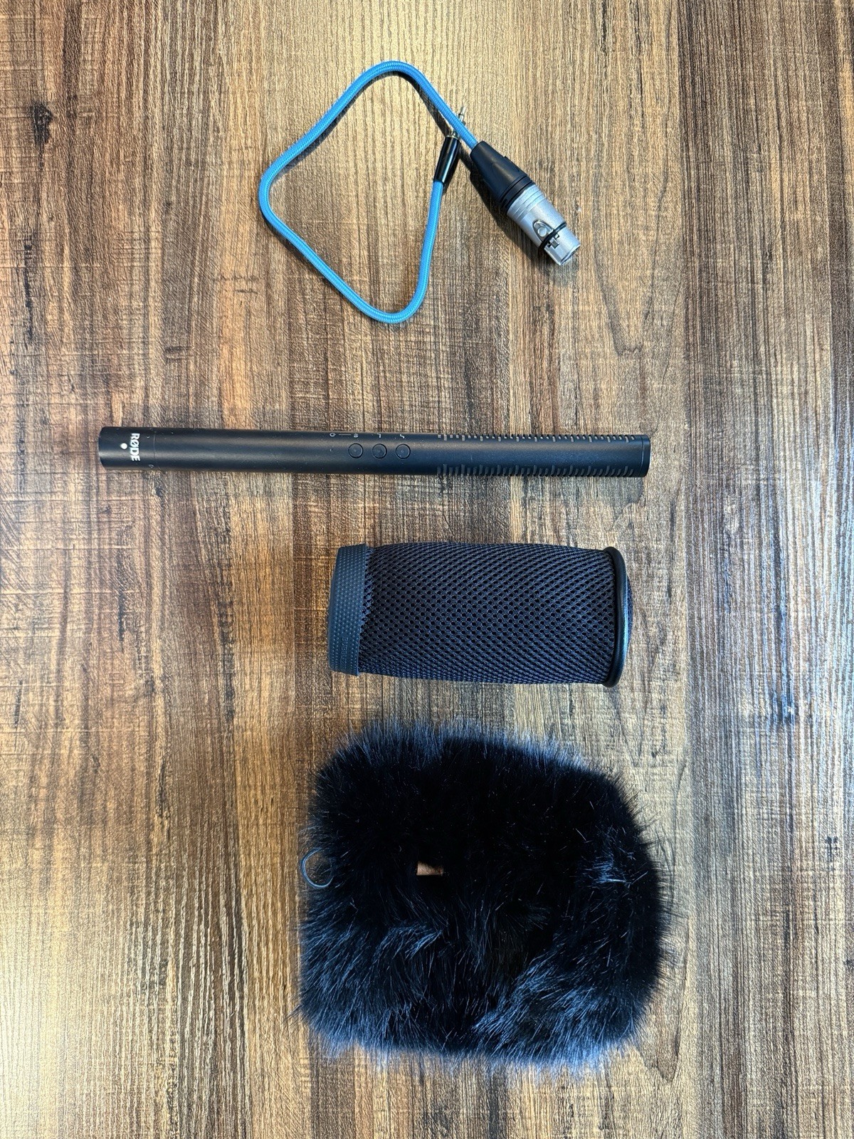 Rode NTG4+ Shotgun Microphone with Bubblebee Spacer and Kondor Blue Cable