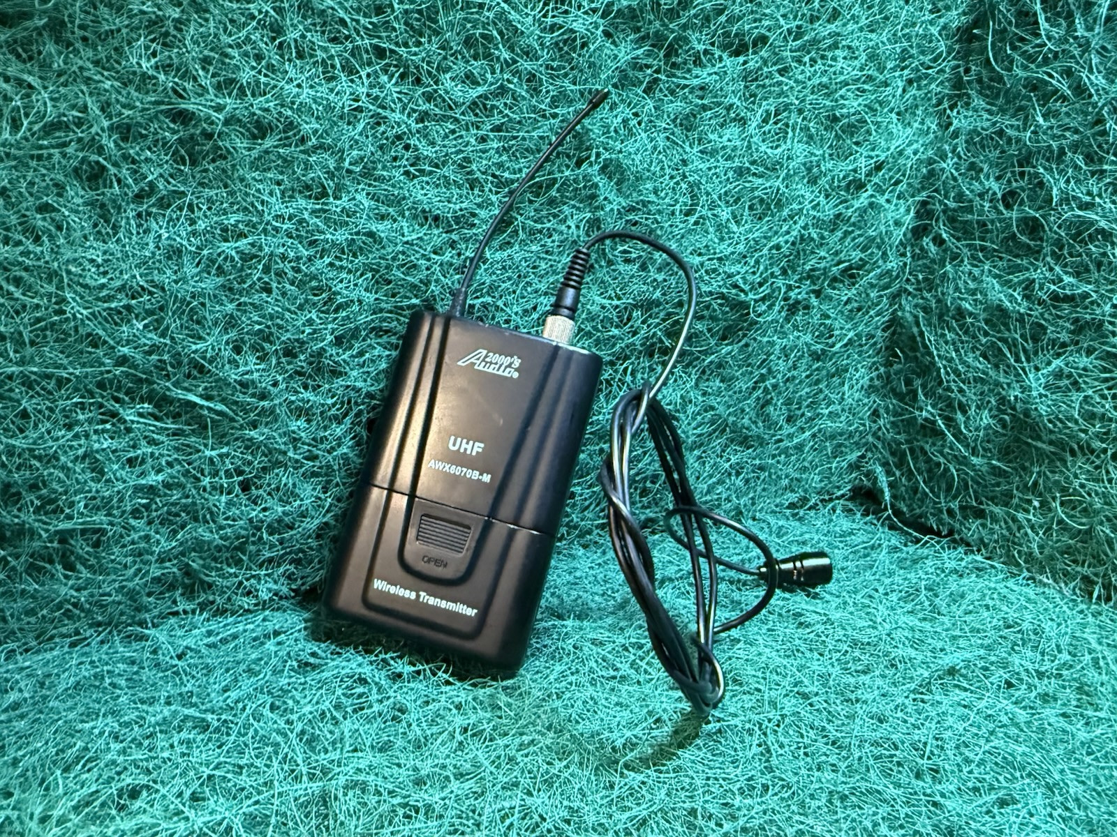 2000’s AUDIO AWX6070B-M Wireless Transmitter With Microphone