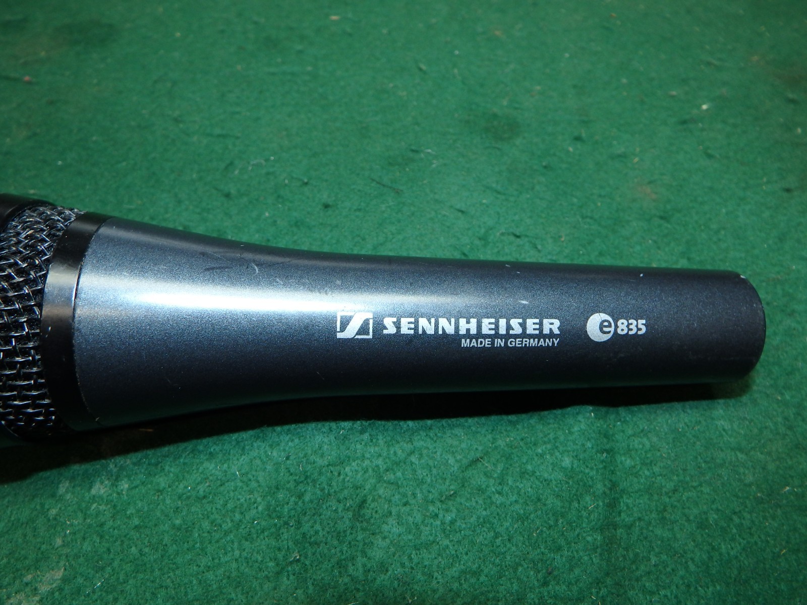 Sennheiser e 835 Dynamic Cardioid Vocal Microphone.