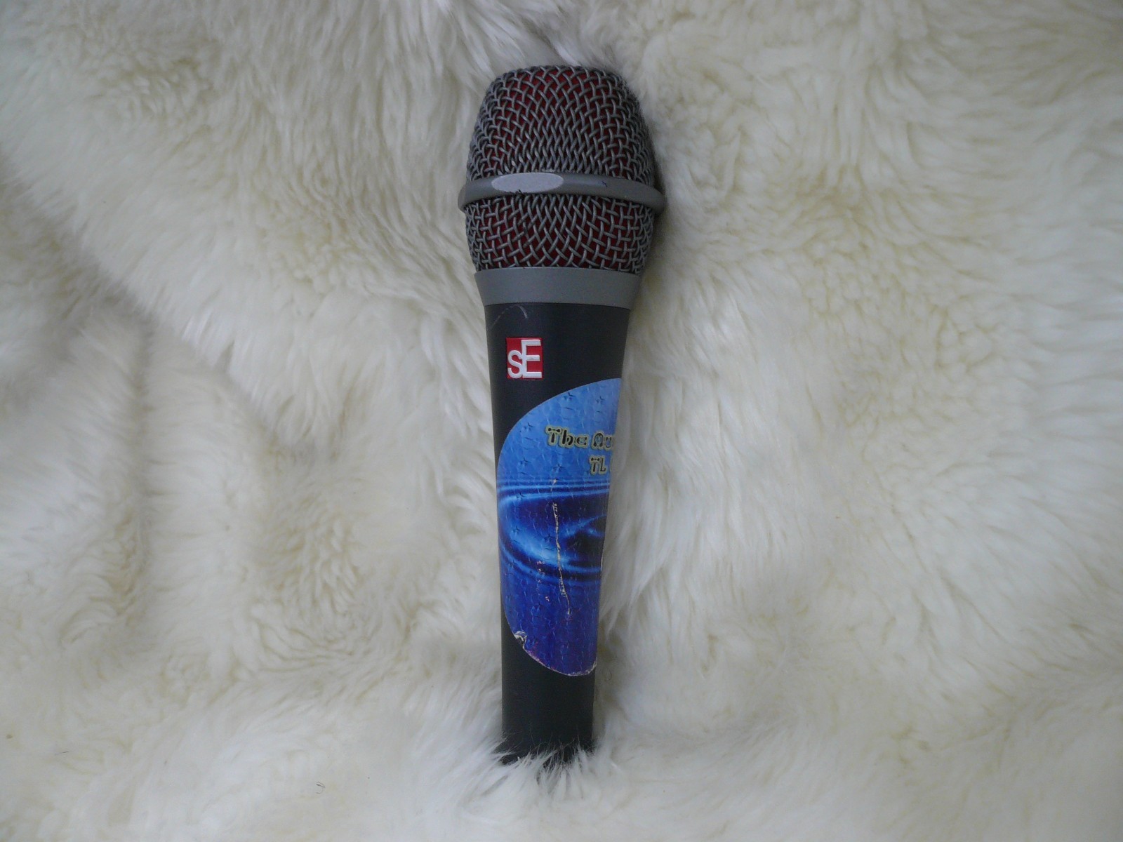 Your Audience Hears the Mic Before They Hear You. sE Electronics V7 Handheld