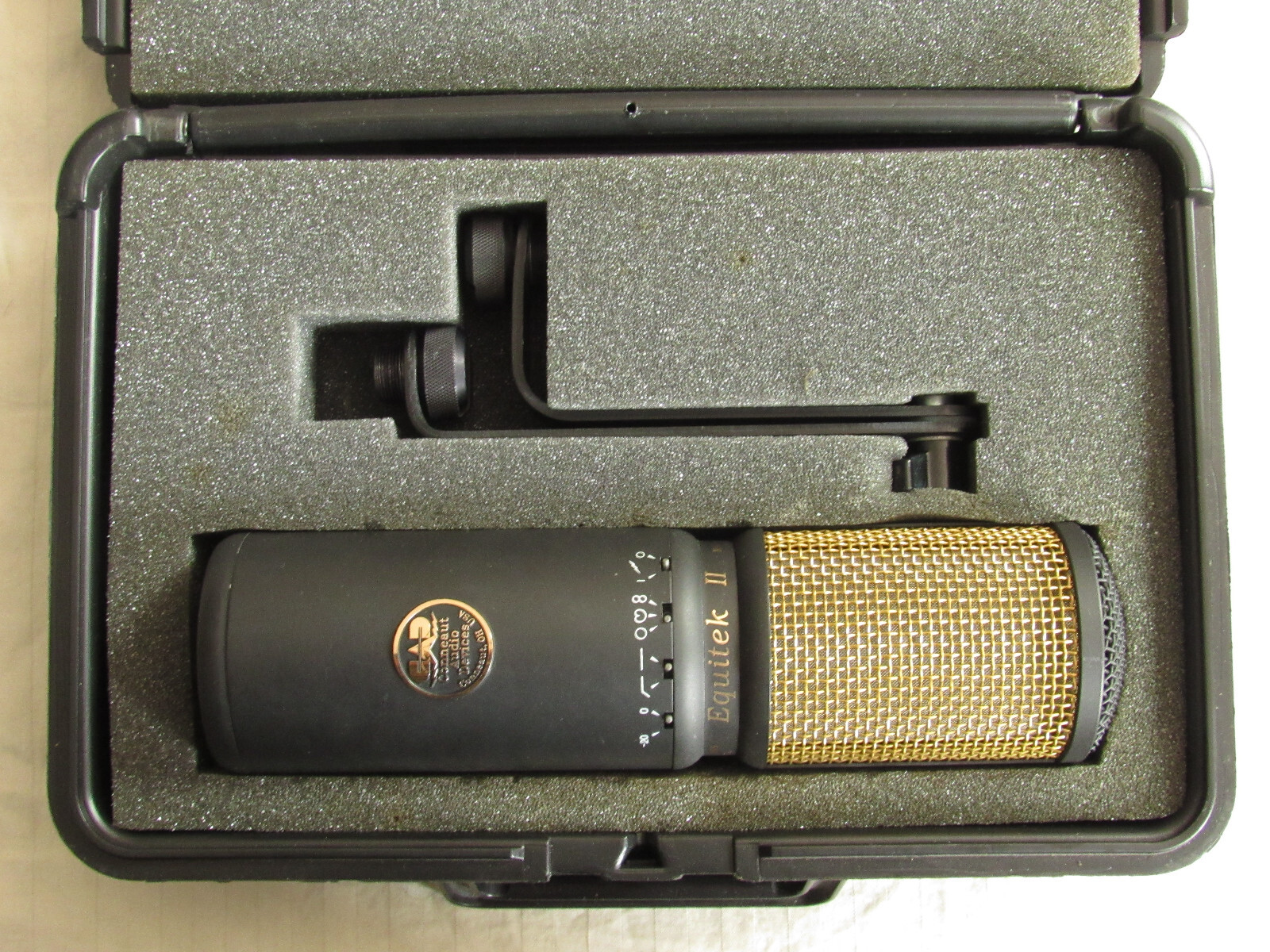CAD Equitek II – Multi-pattern, Medium Diaphragm Condenser Microphone with case.