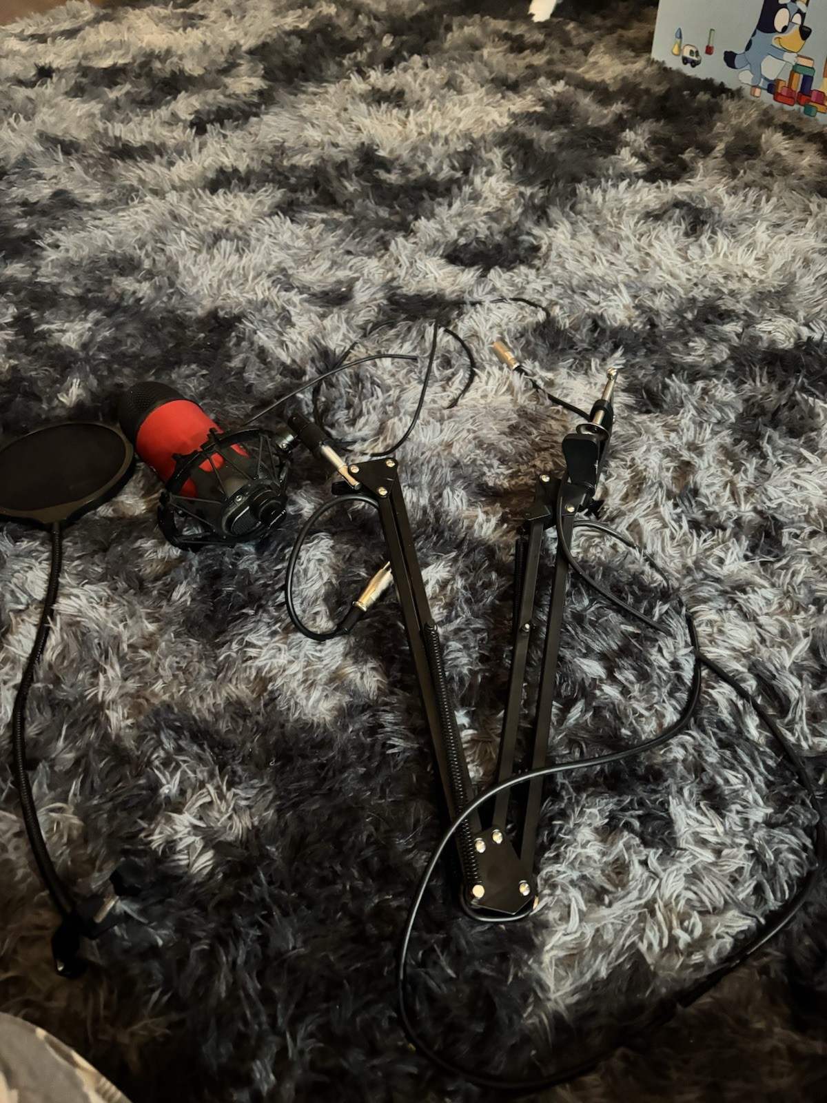 Condenser Microphone Kit, Adjustable Arm, Pop Filter, Red Windscreen