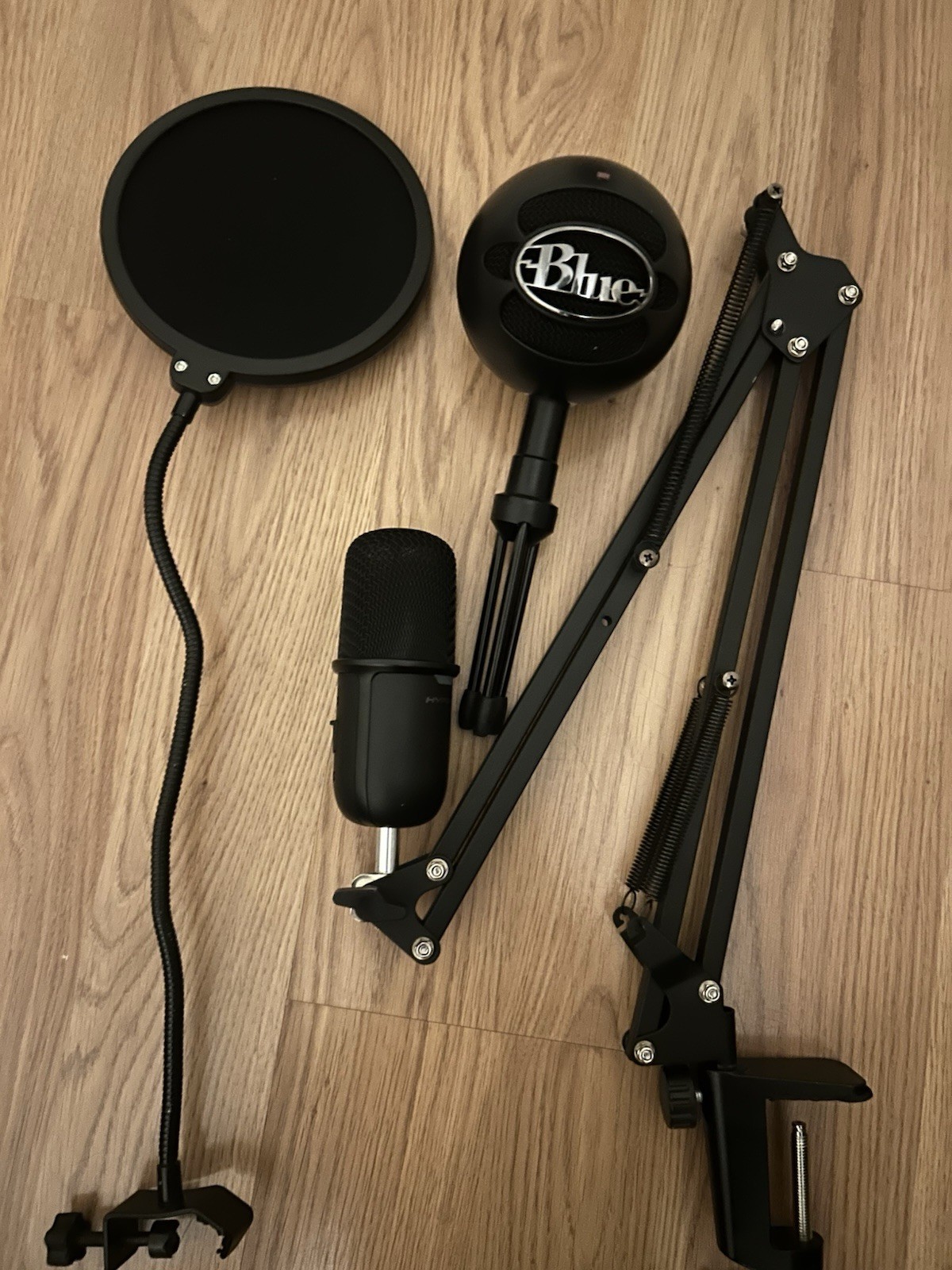 Blue Snowball Black Mic W/ Hyper X Solocast X Arm Stand & Pop Filter