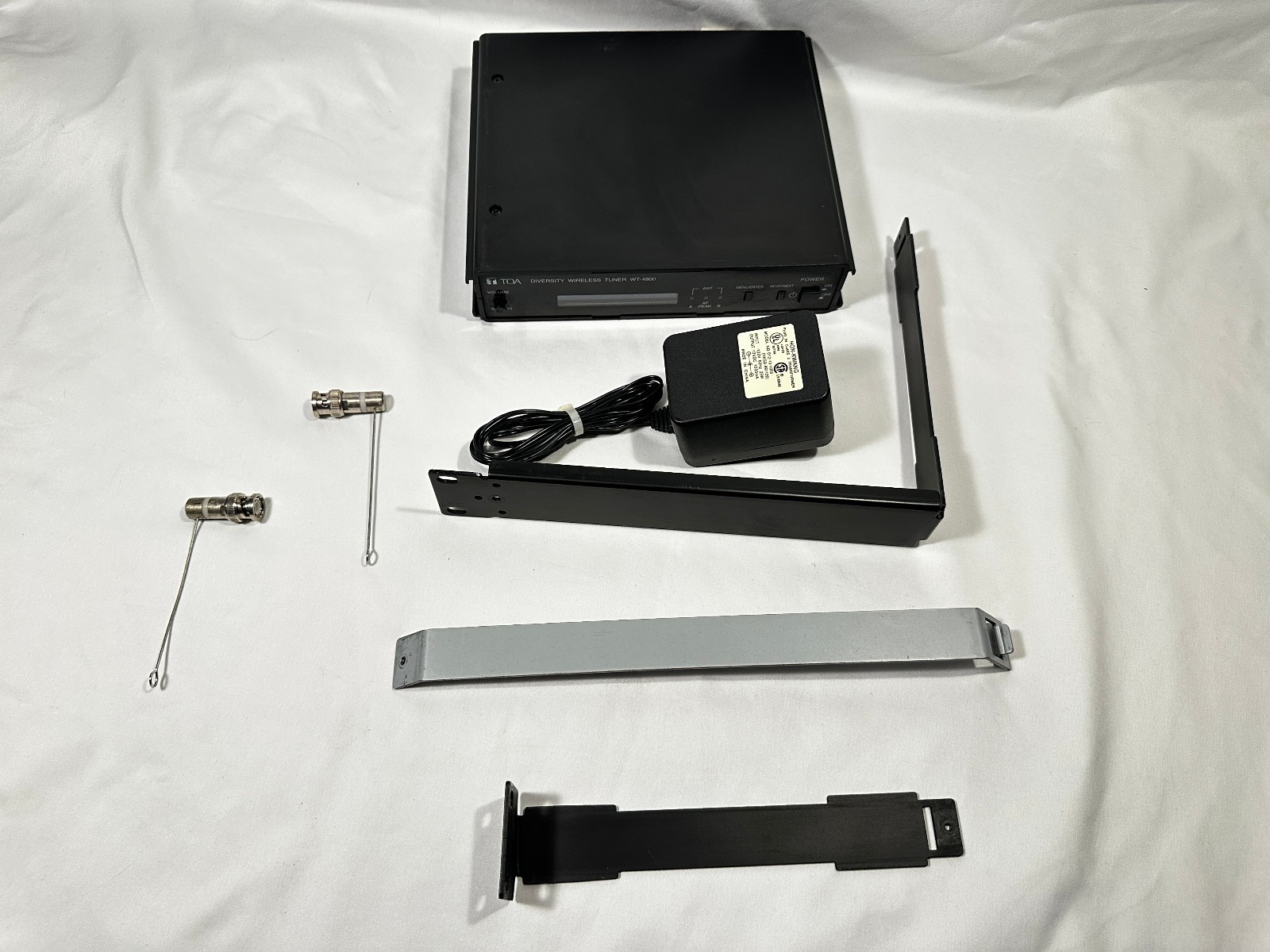 TOA WT-4800 Diversity Wireless Tuner w/Rack Mount