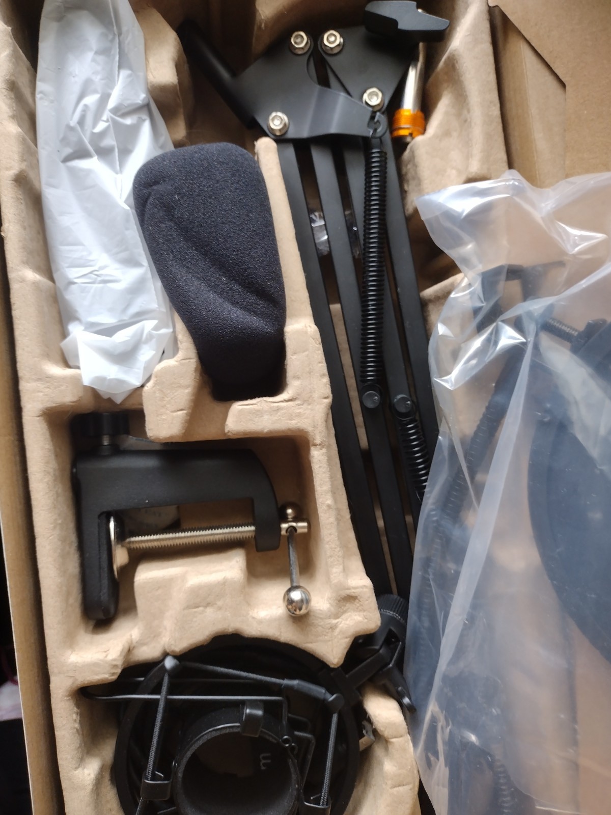 Pro Podcasting Microphone Kit, Professional Audio Innovation Maono AU-A04 – NEW