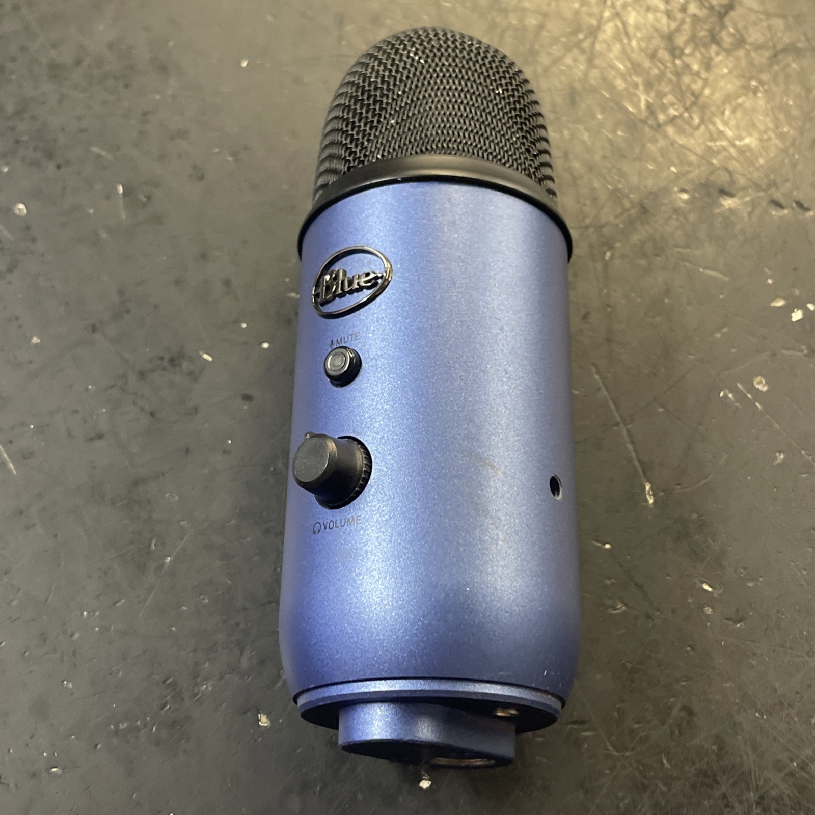 Blue Microphones Yeti Multi-pattern USB -Condenser Microphone – Midnight Blue