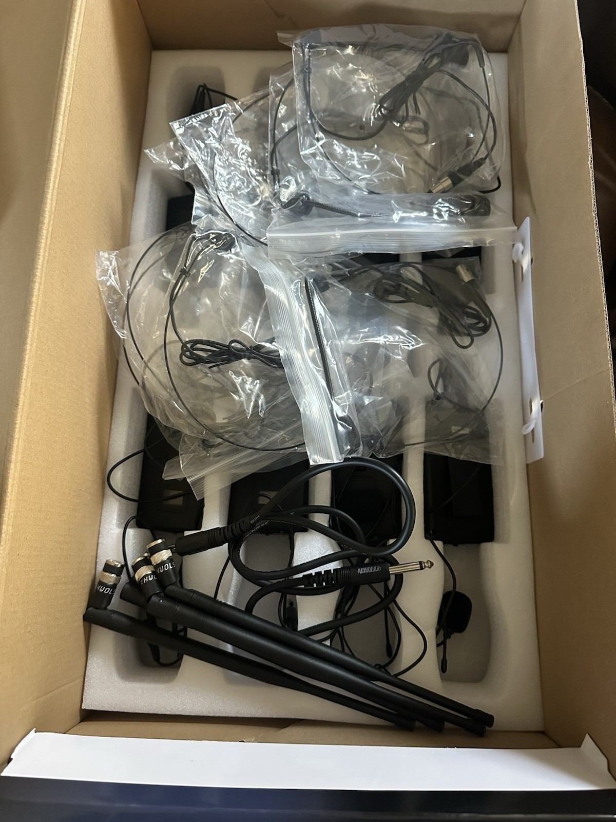 Tbaxo TB525 UHF 8CH 8 Lavalier Bodypacks 8 Headset Wireless Microphone Syst