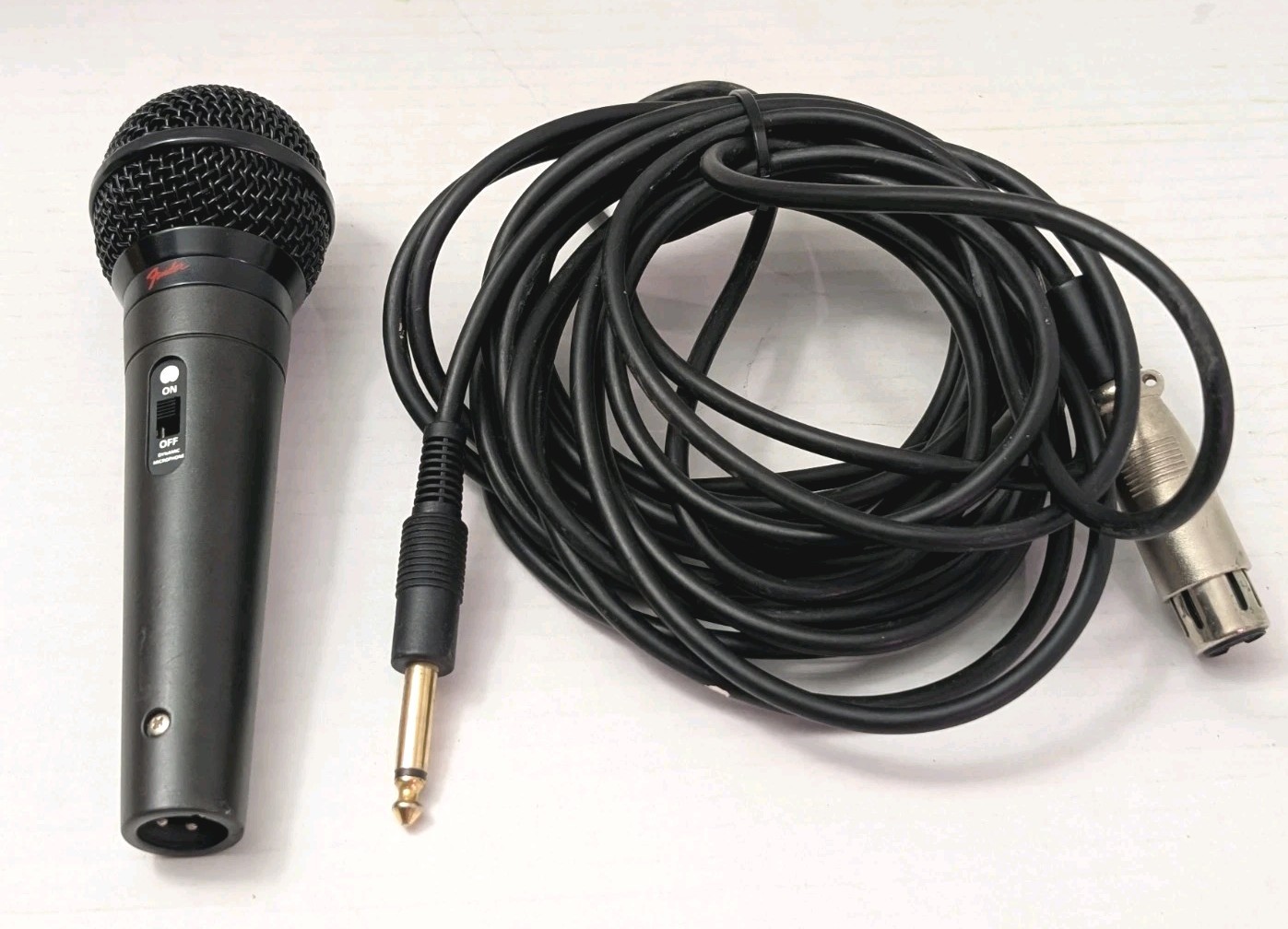 Fender P-51 Vocal Microphone Dynamic Cardioid Mic W/XLR cord