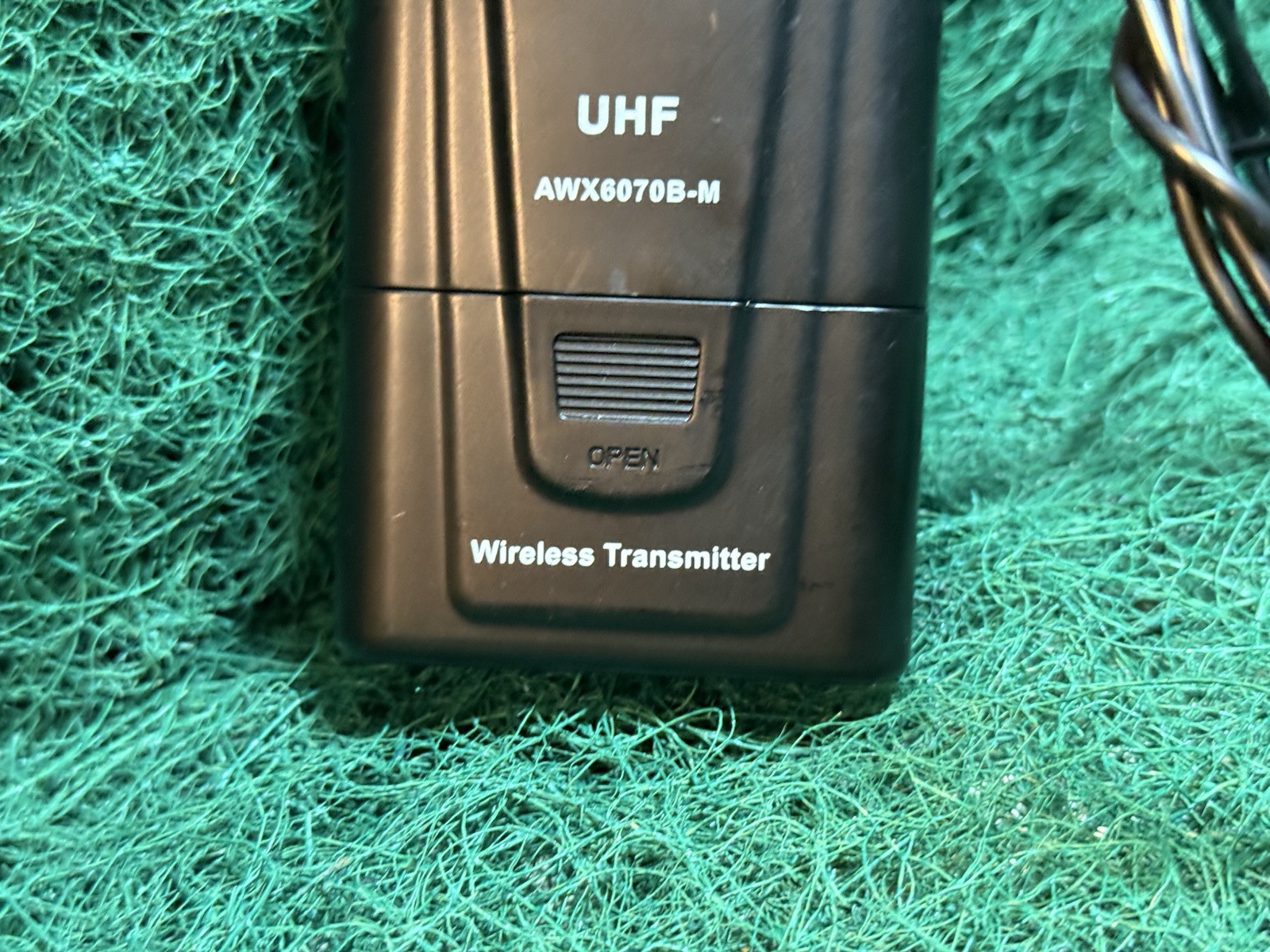 2000’s AUDIO AWX6070B-M Wireless Transmitter With Microphone
